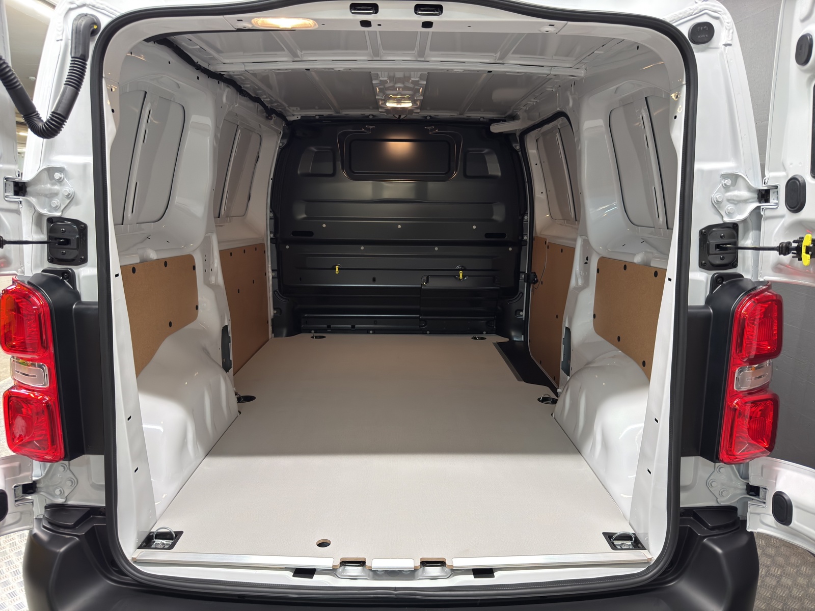 FIAT E-Scudo Kaw. L2 75 kWh-image-10