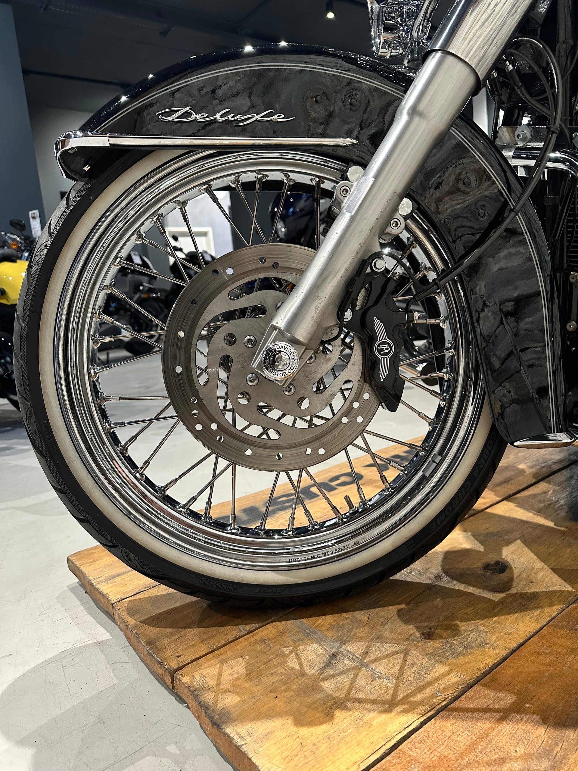 HARLEY-DAVIDSON FLSTN Softail Deluxe ABS-image-7