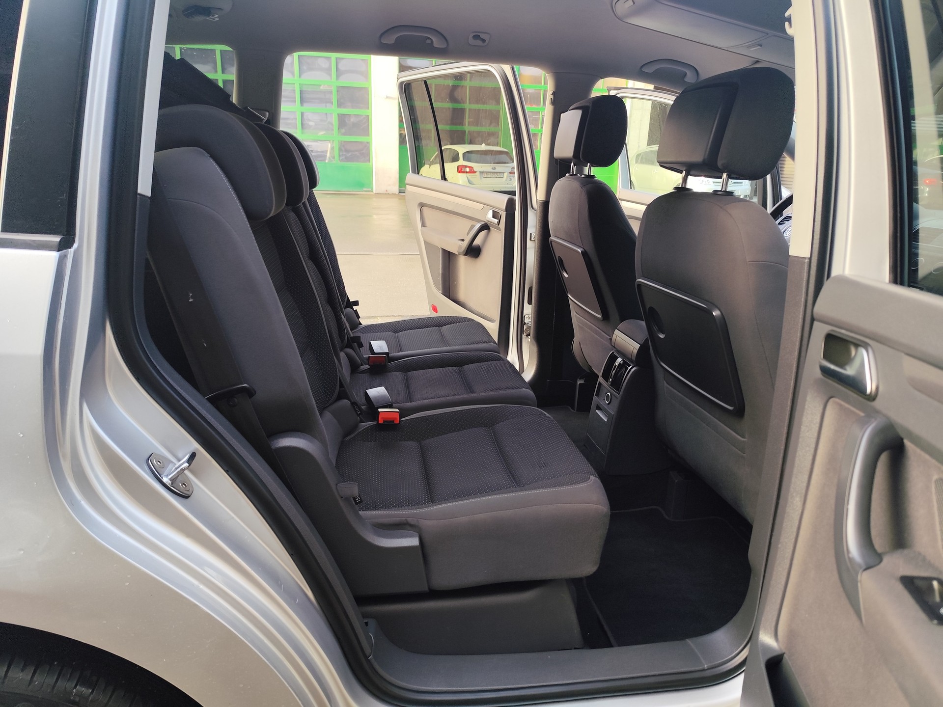 VW Touran 1.6 TDI Trendline DSG-image-7