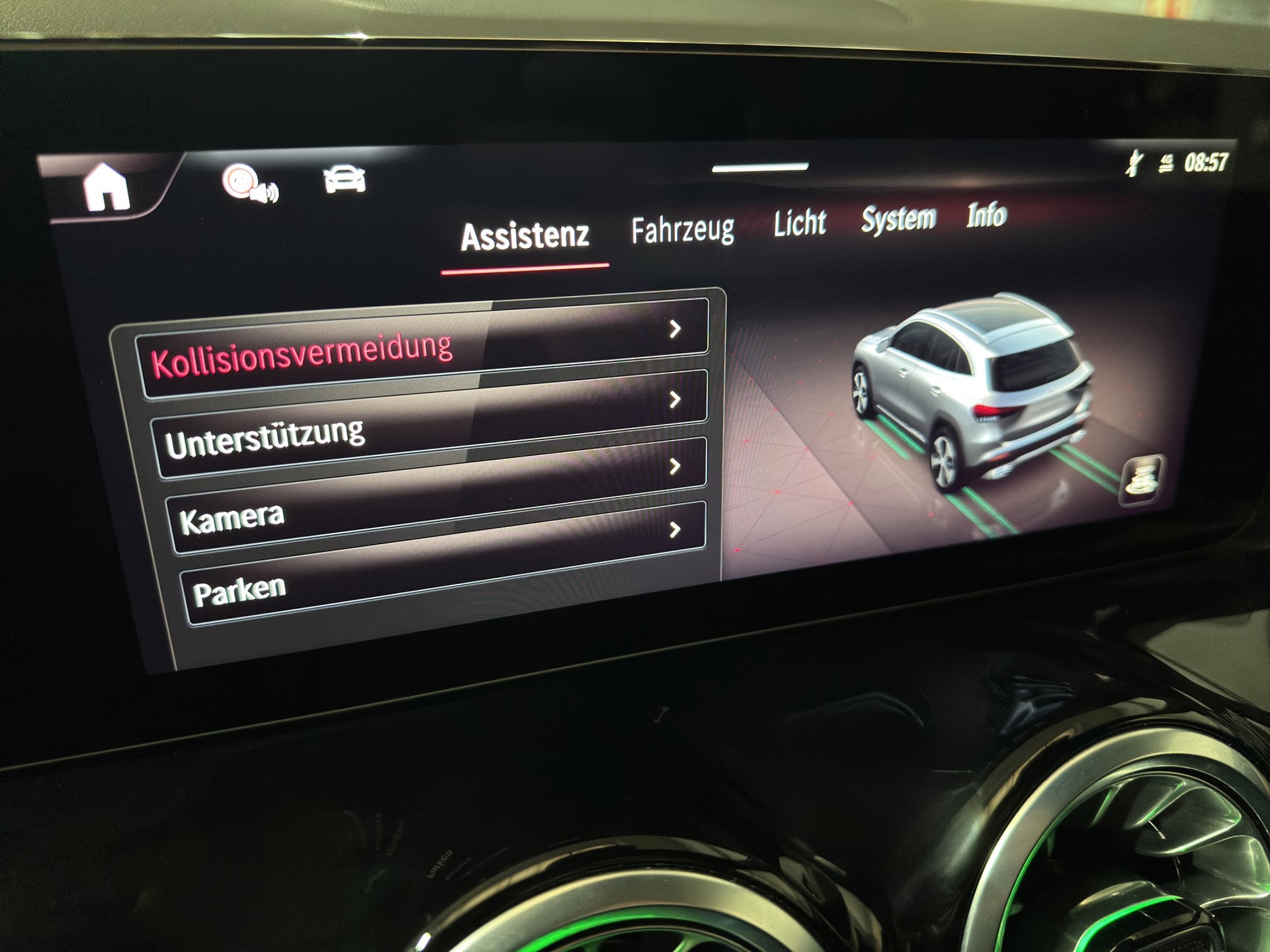 MERCEDES-BENZ GLA 200 AMG Line "AHK-Distronic"-image-17
