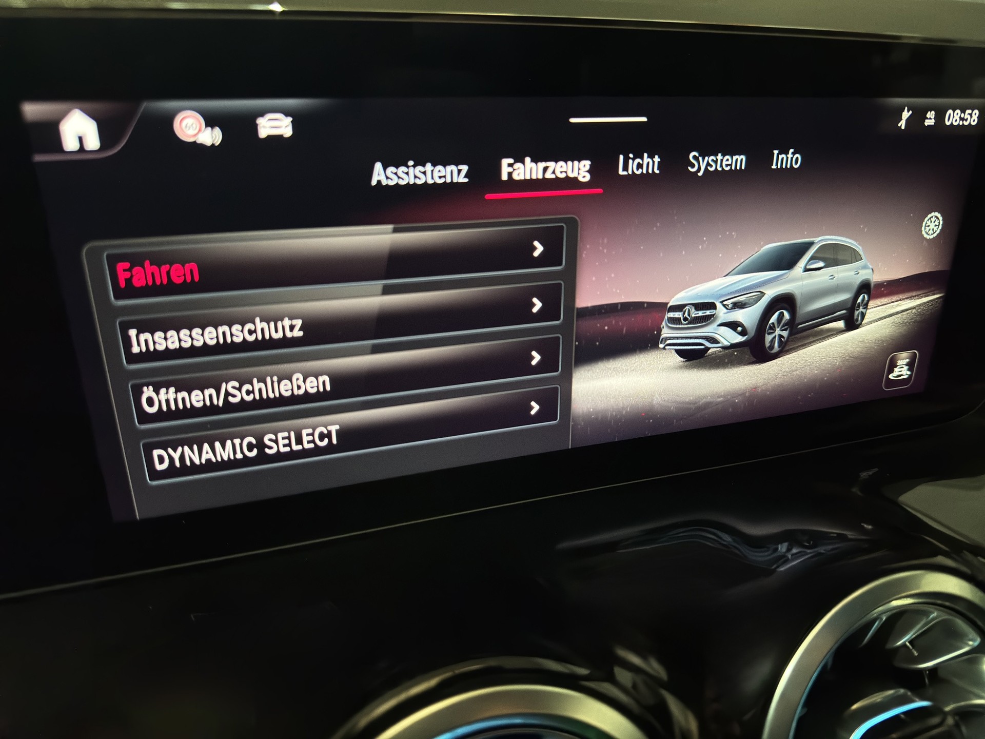 MERCEDES-BENZ GLA 200 AMG Line "AHK-Distronic"-image-18