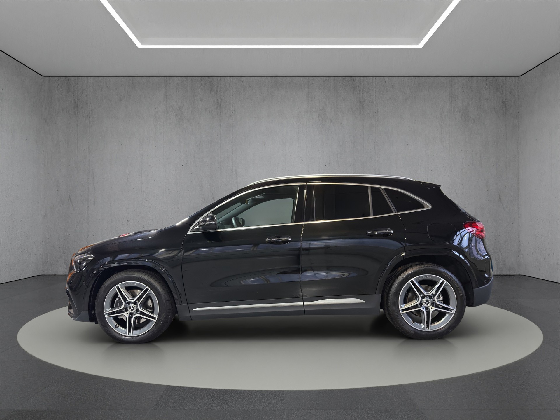 MERCEDES-BENZ GLA 200 AMG Line "AHK-Distronic"-showroom-element-2