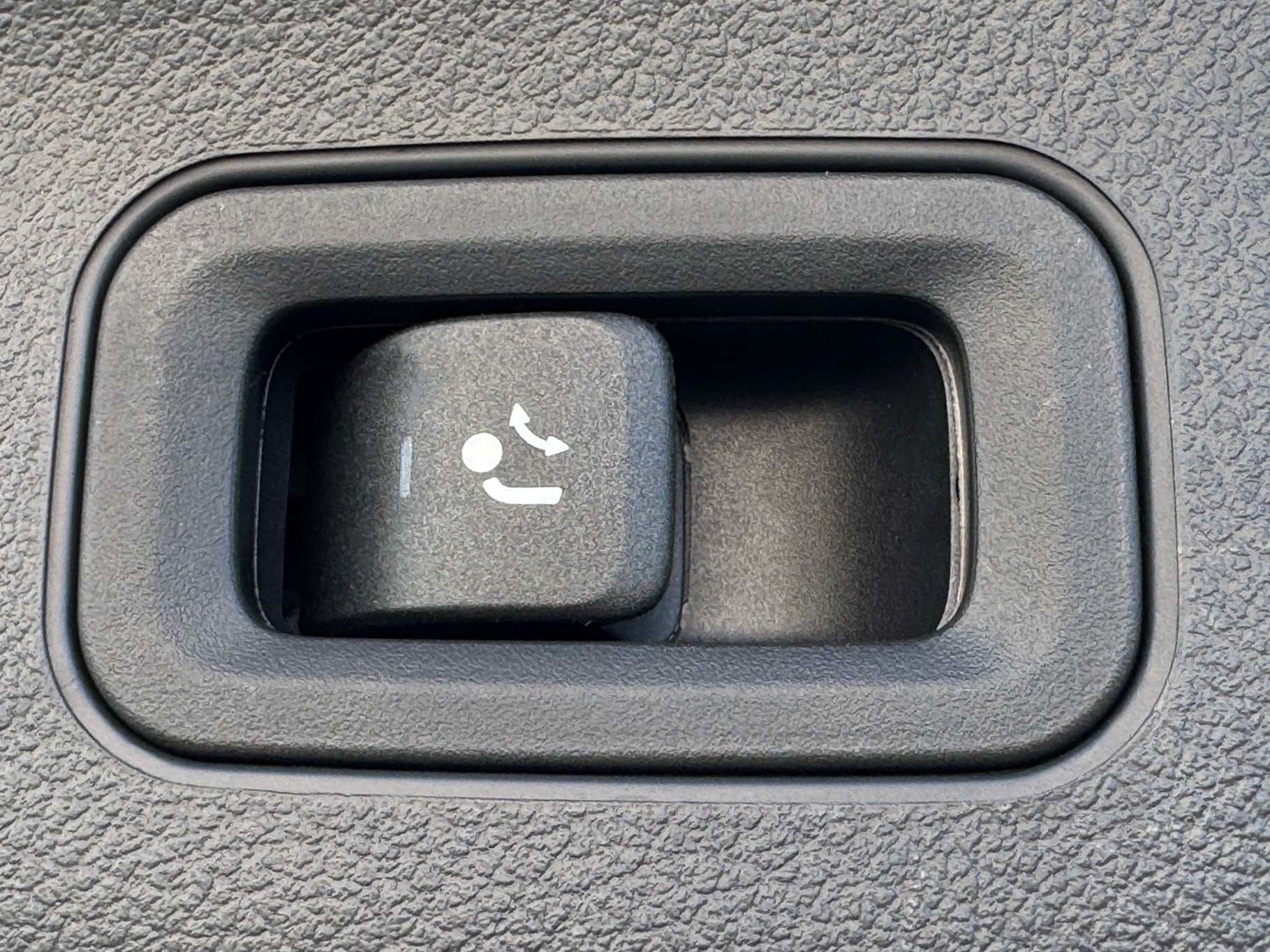 MERCEDES-BENZ GLA 200 AMG Line "AHK-Distronic"-image-23