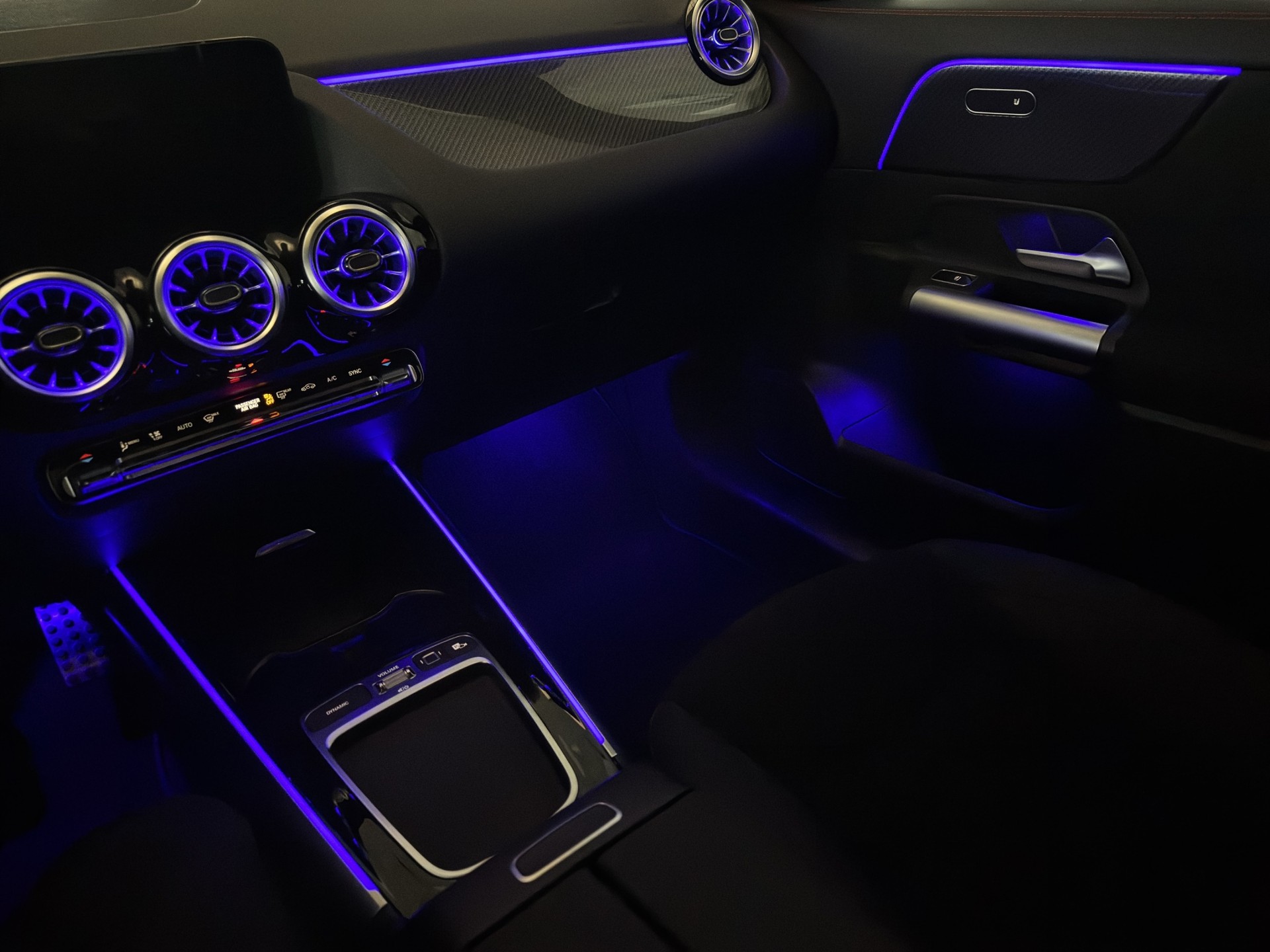 MERCEDES-BENZ GLA 200 AMG Line "AHK-Distronic"-image-20