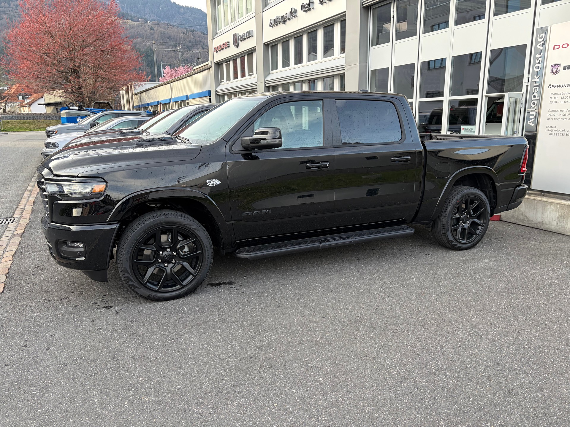 DODGE Ram 1500 Laramie Crew Cab Night V8 4WD MY26-image-1