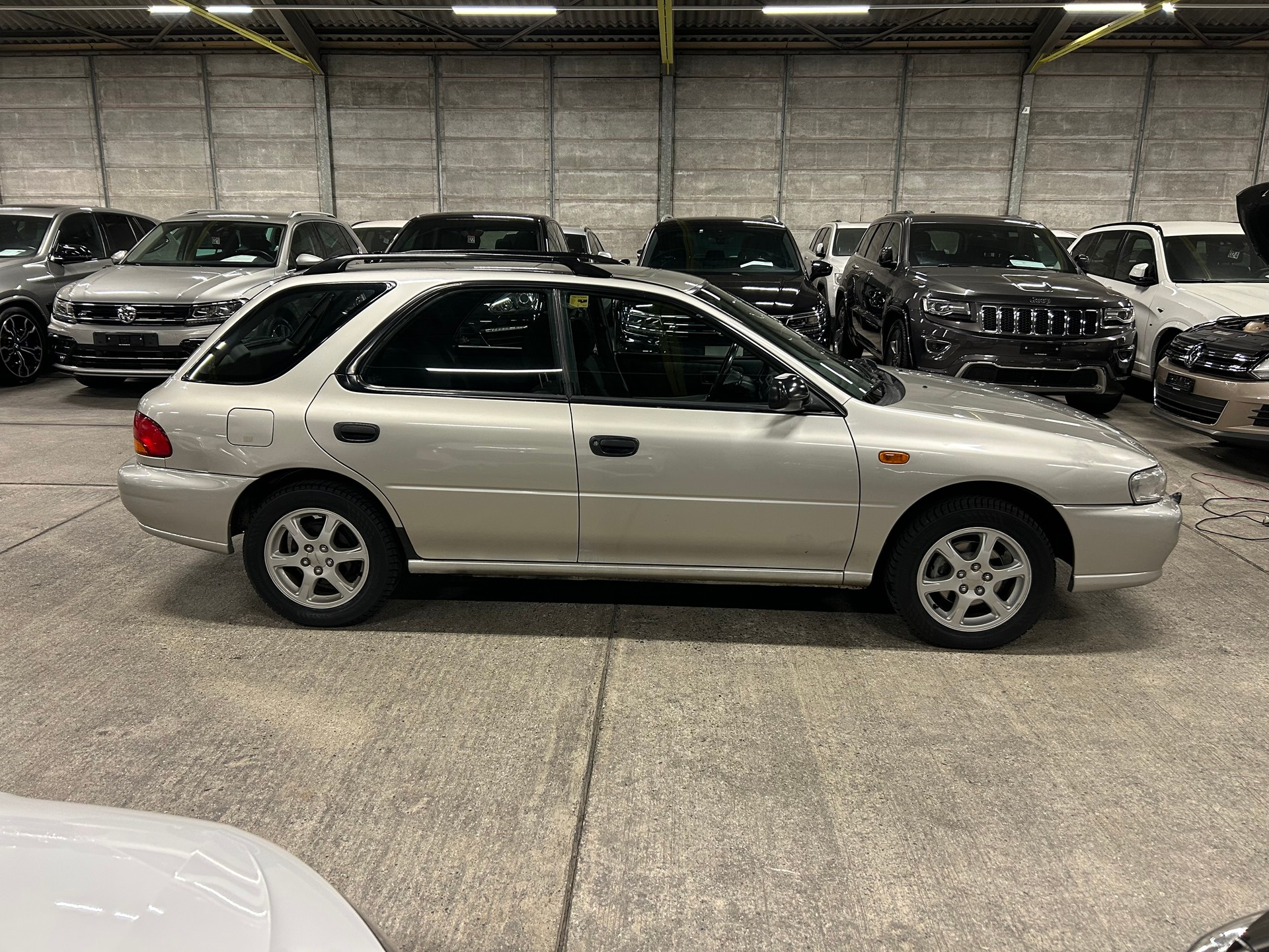 SUBARU Impreza 2.0 Celebration A-showroom-element-3