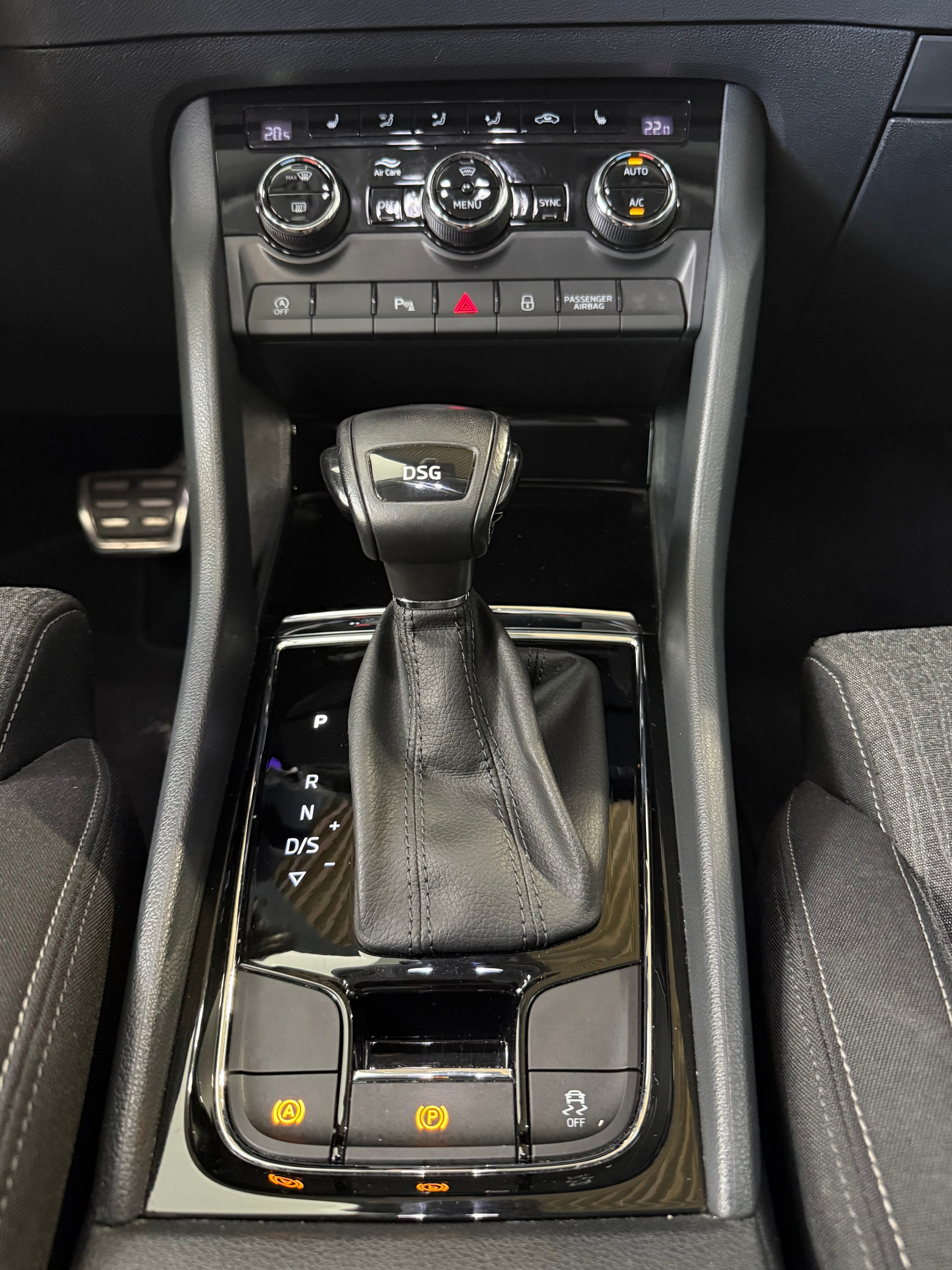 SKODA Karoq 1.5 TSI ACT Style DSG-image-14