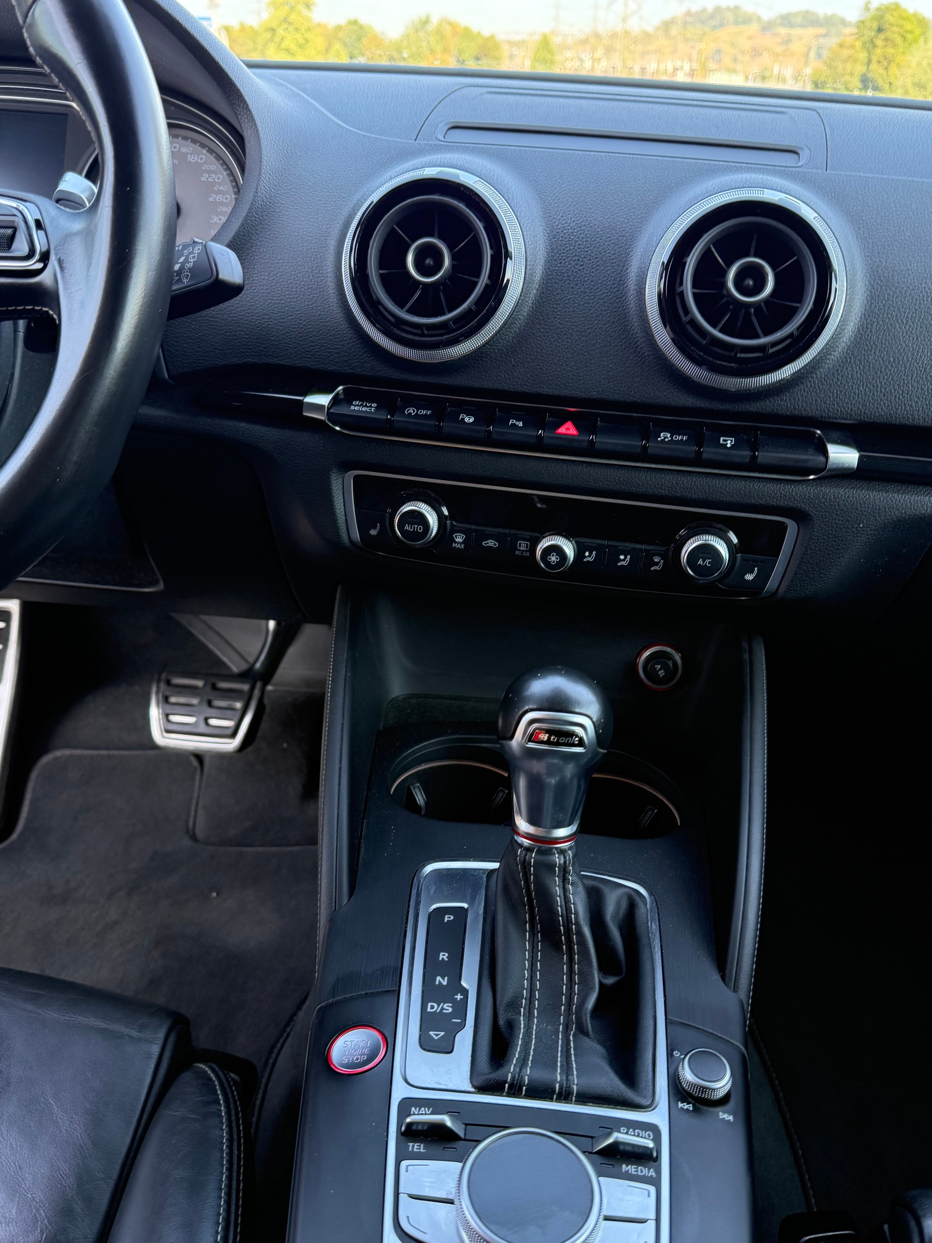 AUDI S3 Sportback 2.0 TFSI quattro S-tronic-image-11