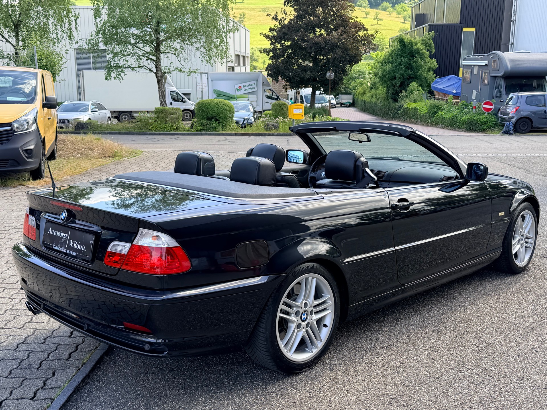 BMW 330Ci Cabriolet-showroom-element-2
