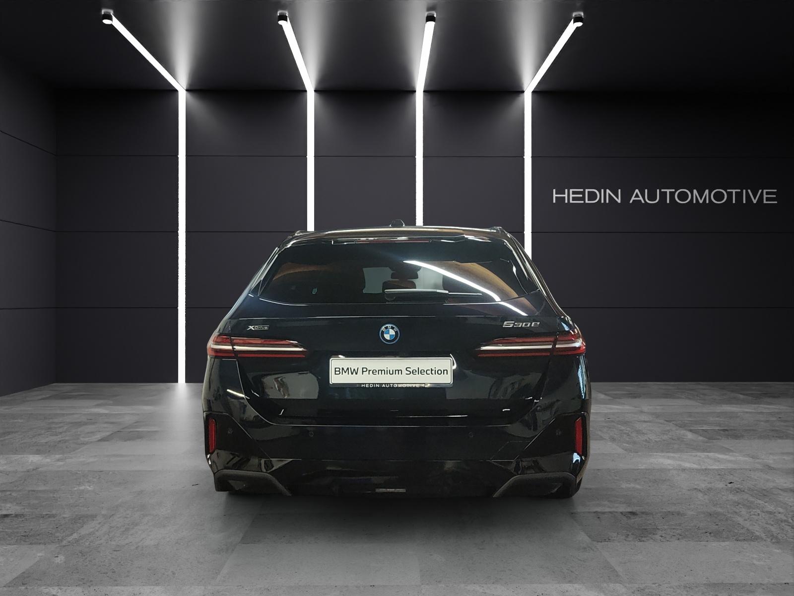 BMW 530e xDrive Touring-showroom-element-3
