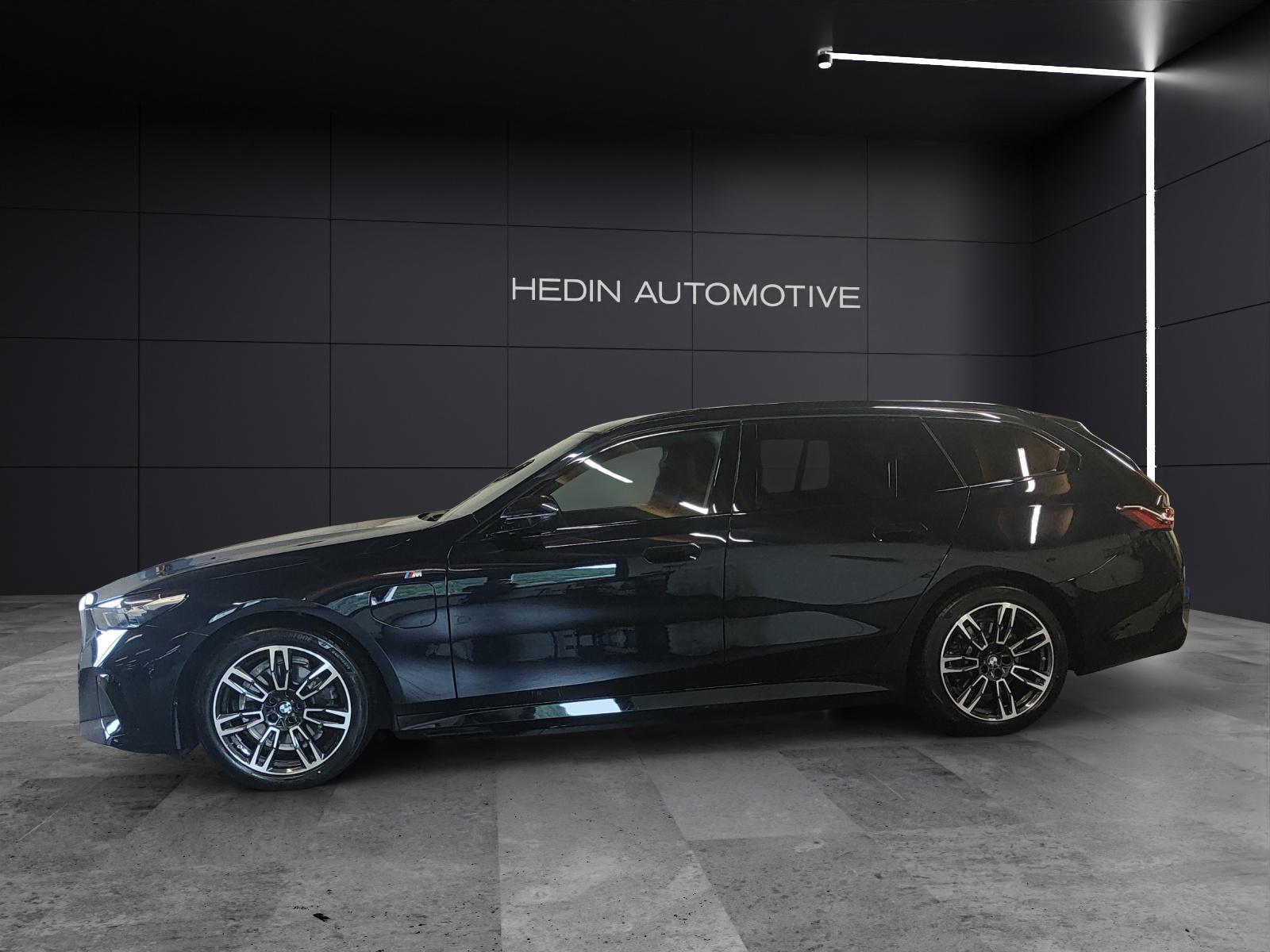 BMW 530e xDrive Touring-showroom-element-1