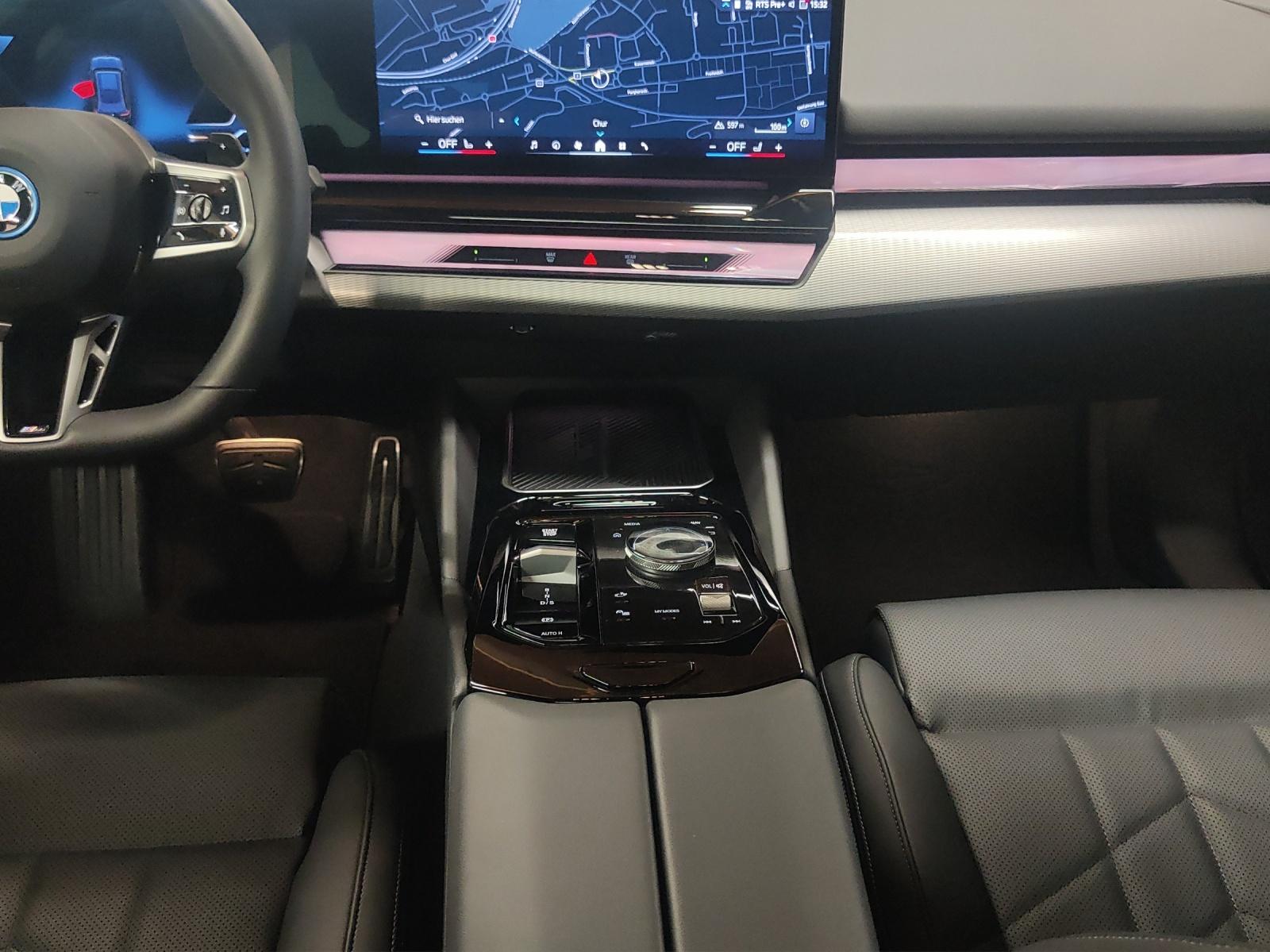 BMW 530e xDrive Touring-image-19