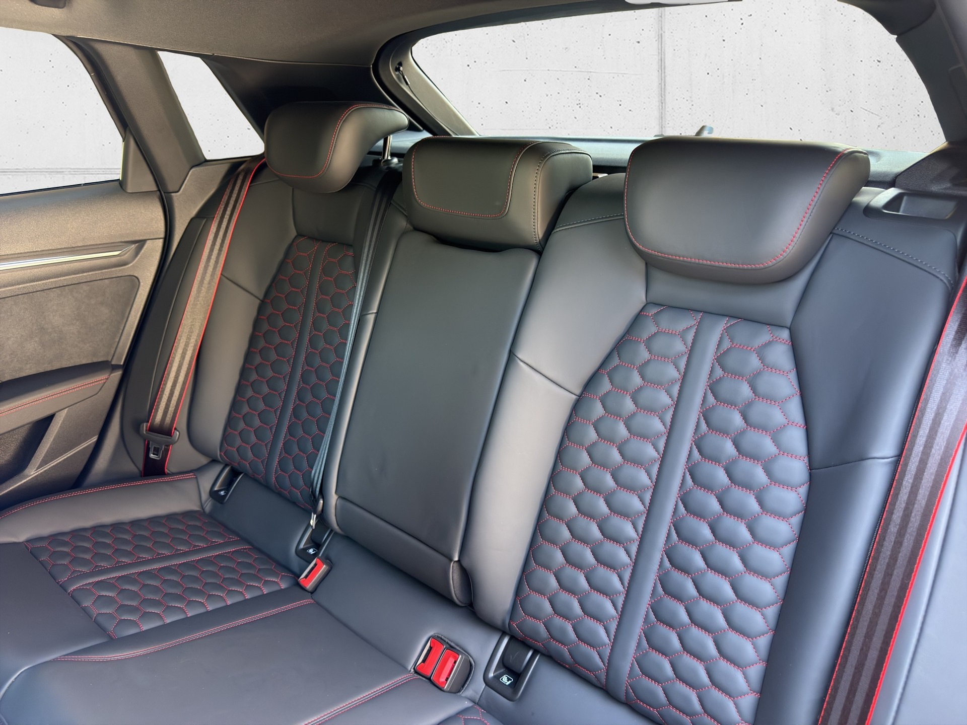 AUDI RS3 Sportback 2.5 TSI quattro S-tronic-image-25