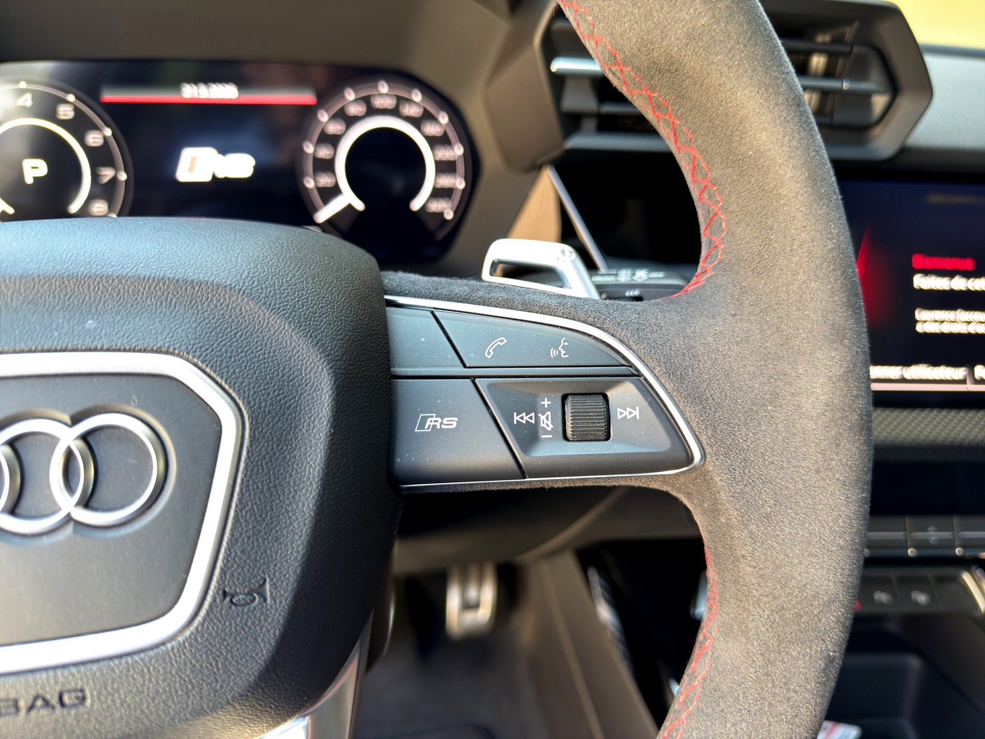AUDI RS3 Sportback 2.5 TSI quattro S-tronic-image-17