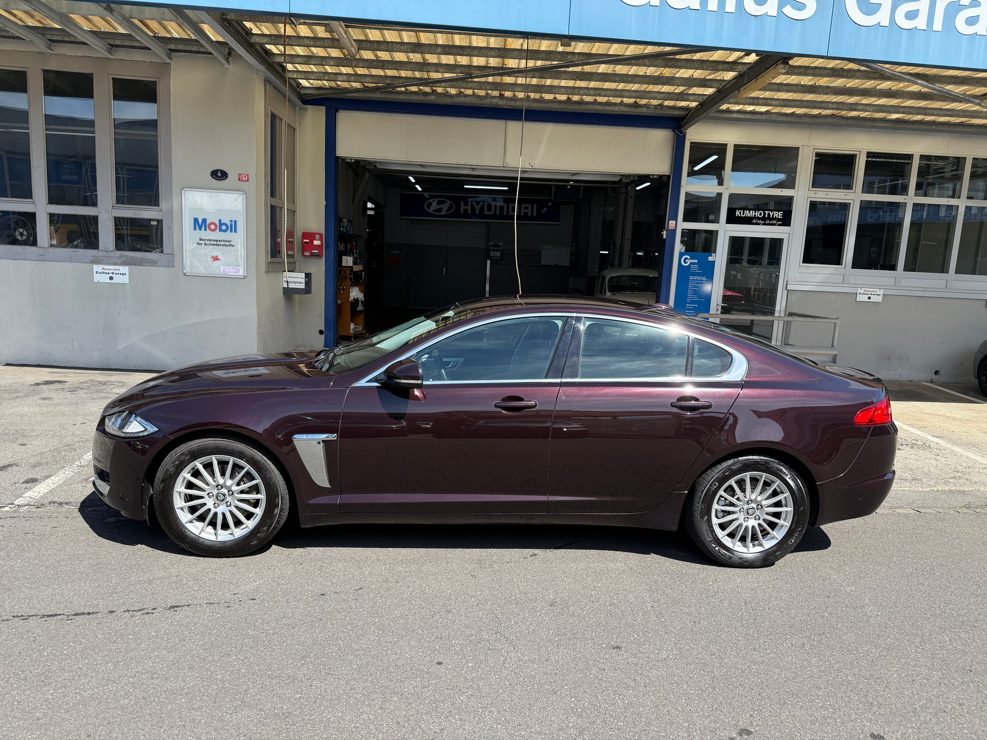JAGUAR XF 2.2d-image-1