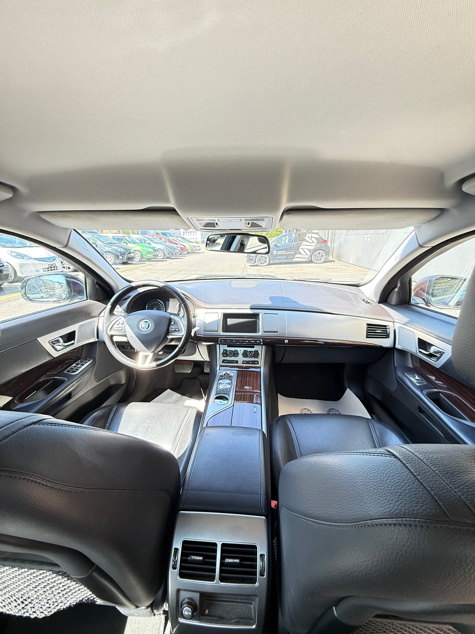 JAGUAR XF 2.2d-image-10
