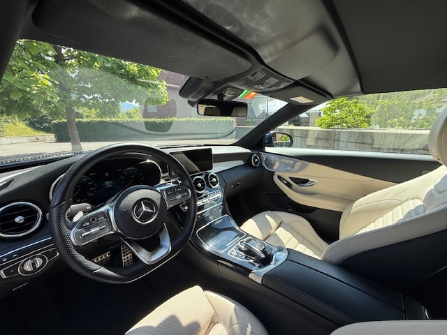 MERCEDES-BENZ C 400 AMG Line 4matic Cabrio-image-6