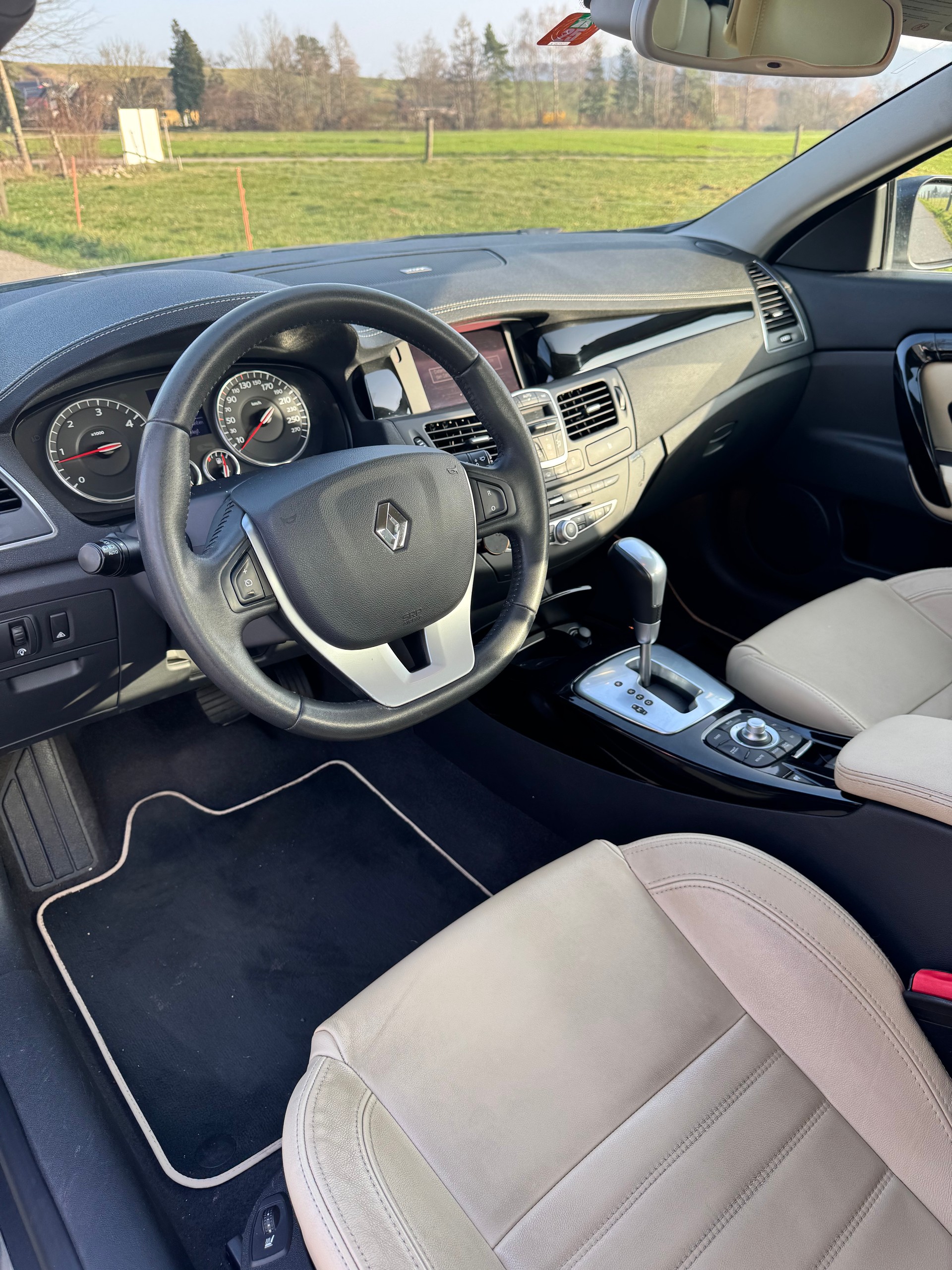 RENAULT LAGUNA 3.0 dCi Coupé-image-8