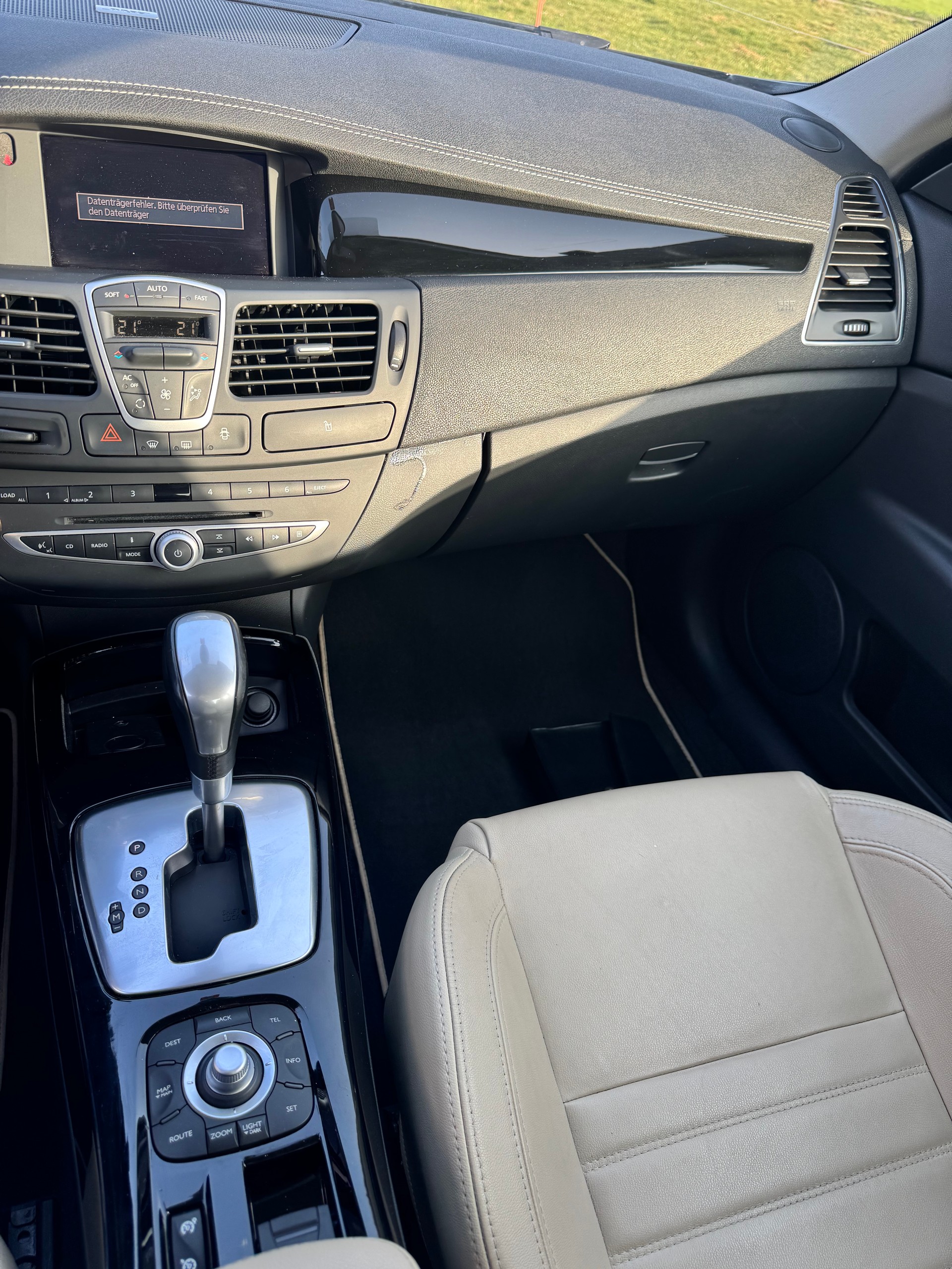 RENAULT LAGUNA 3.0 dCi Coupé-image-9