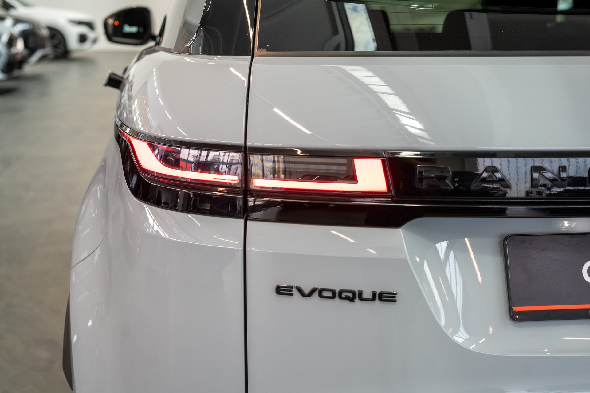 LAND ROVER Range Rover Evoque 2.0 D 200 Dynamic SE / Panorama / Rückfahrkamera / el.Sitze-image-5