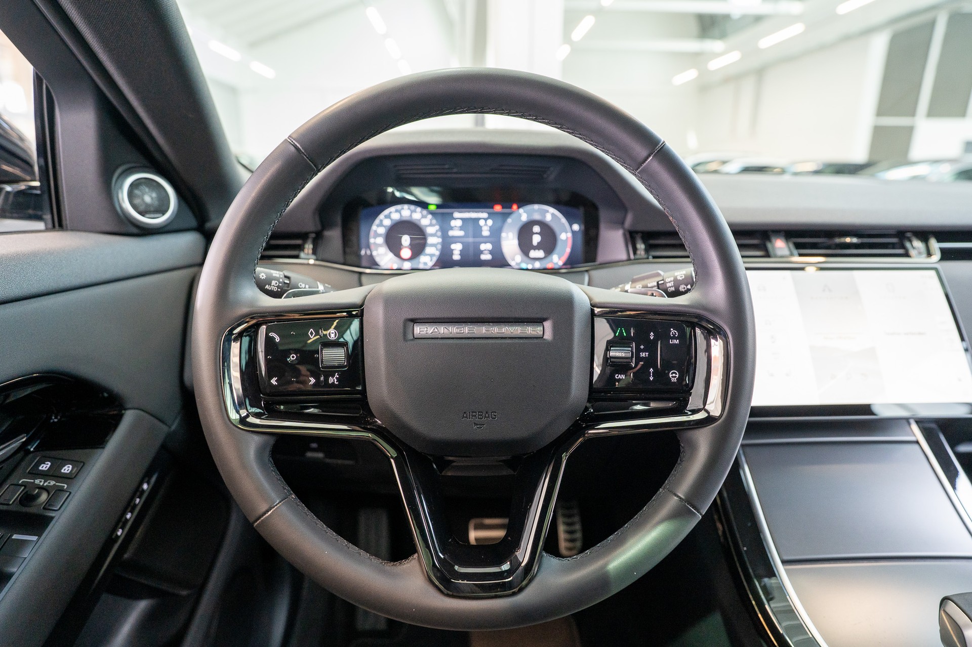 LAND ROVER Range Rover Evoque 2.0 D 200 Dynamic SE / Panorama / Rückfahrkamera / el.Sitze-image-18
