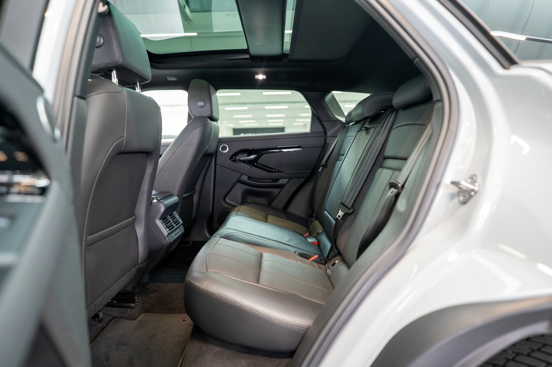 LAND ROVER Range Rover Evoque 2.0 D 200 Dynamic SE / Panorama / Rückfahrkamera / el.Sitze-image-13
