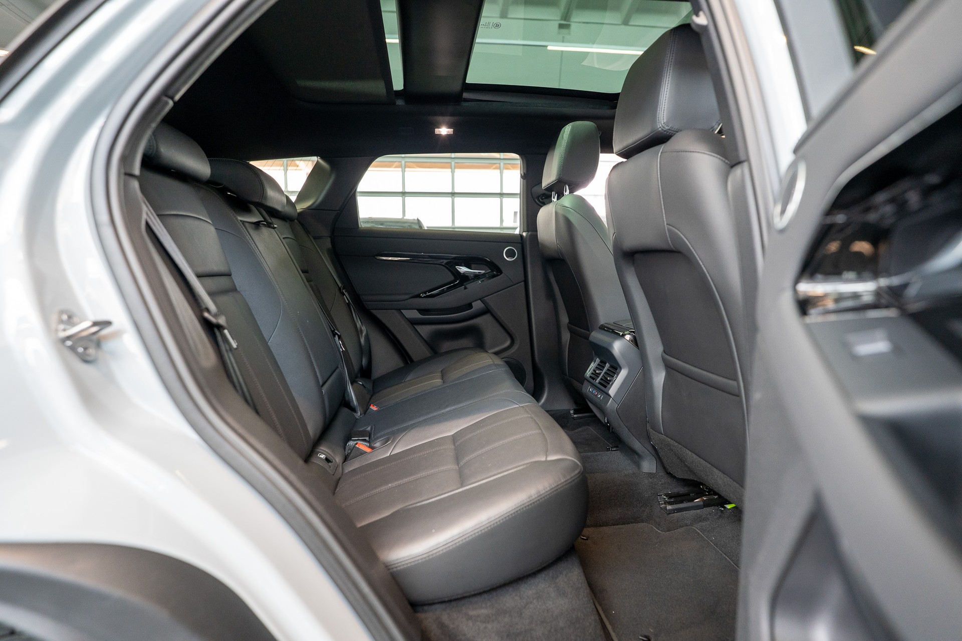 LAND ROVER Range Rover Evoque 2.0 D 200 Dynamic SE / Panorama / Rückfahrkamera / el.Sitze-image-14