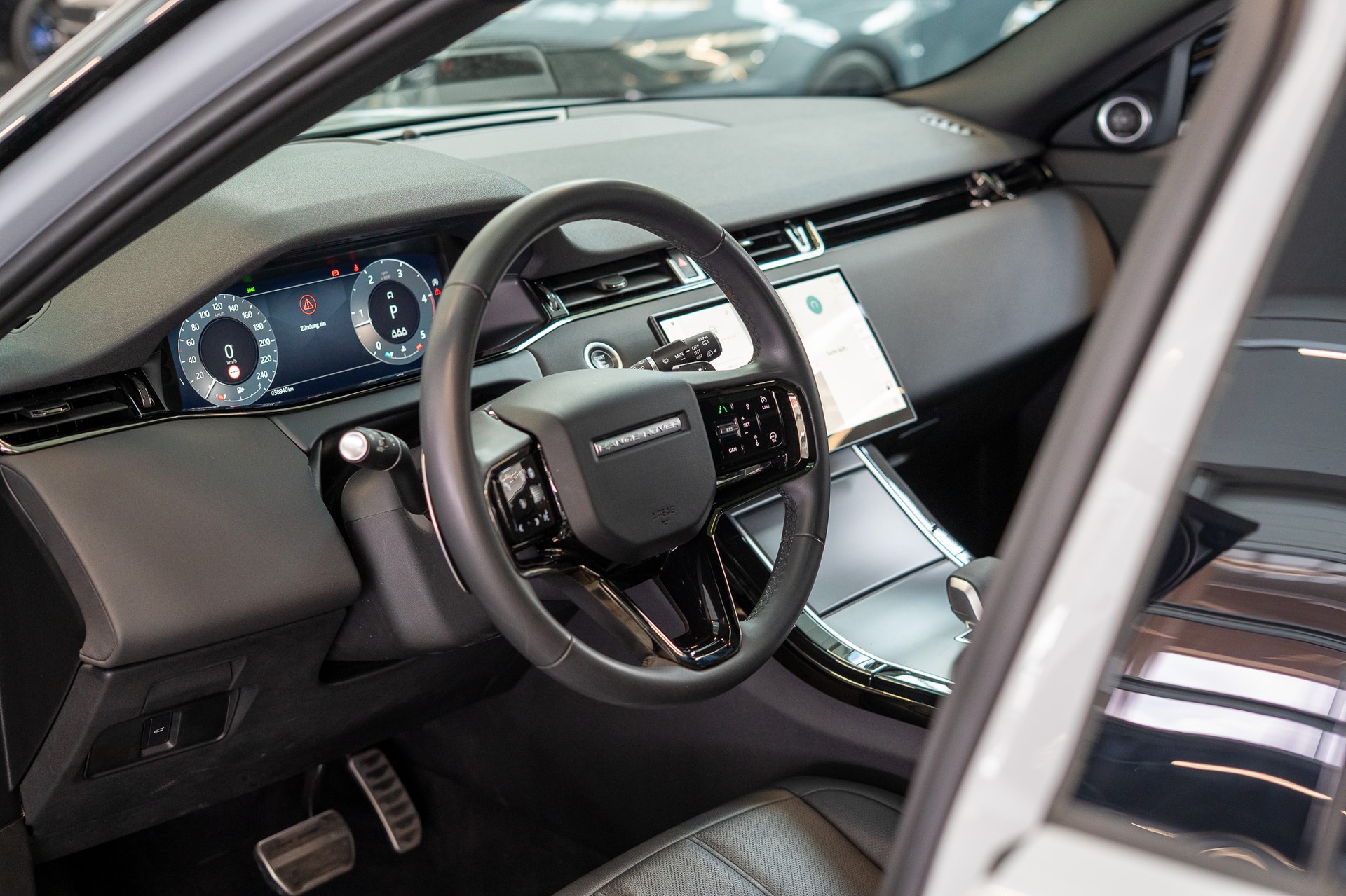LAND ROVER Range Rover Evoque 2.0 D 200 Dynamic SE / Panorama / Rückfahrkamera / el.Sitze-image-11