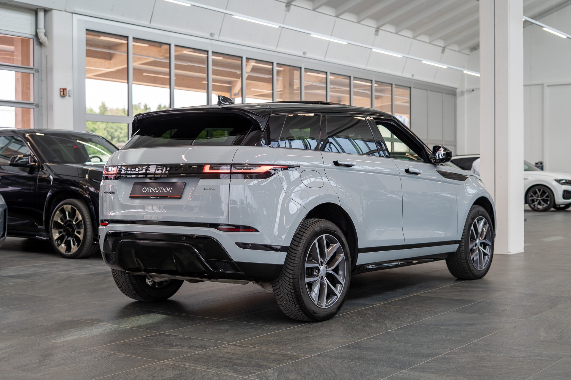 LAND ROVER Range Rover Evoque 2.0 D 200 Dynamic SE / Panorama / Rückfahrkamera / el.Sitze-showroom-element-3