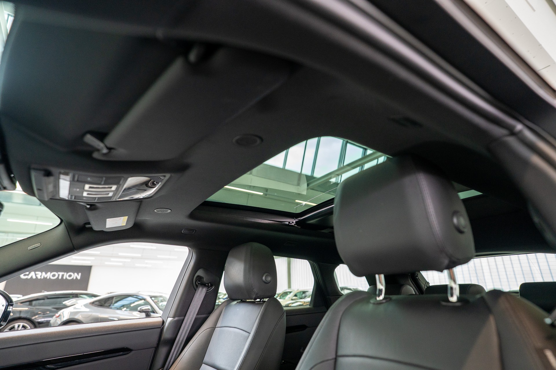 LAND ROVER Range Rover Evoque 2.0 D 200 Dynamic SE / Panorama / Rückfahrkamera / el.Sitze-image-9
