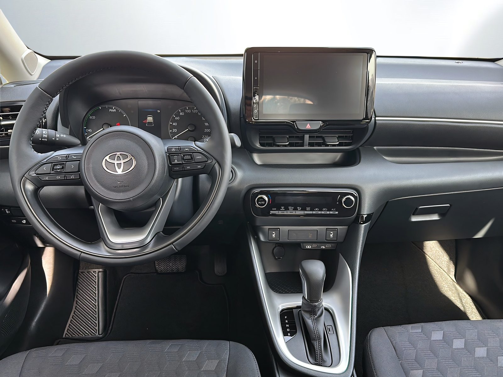 TOYOTA Yaris 1.5 Comfort e-CVT-image-5
