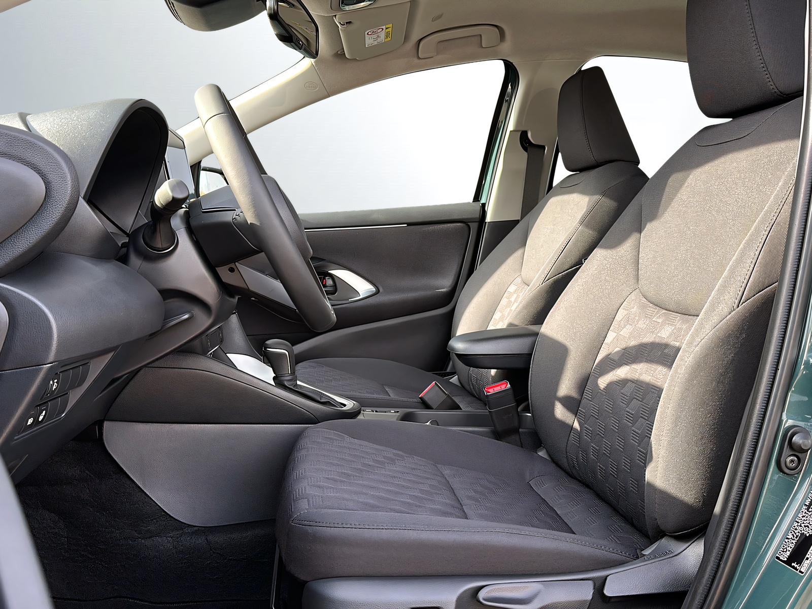 TOYOTA Yaris 1.5 Comfort e-CVT-showroom-element-3