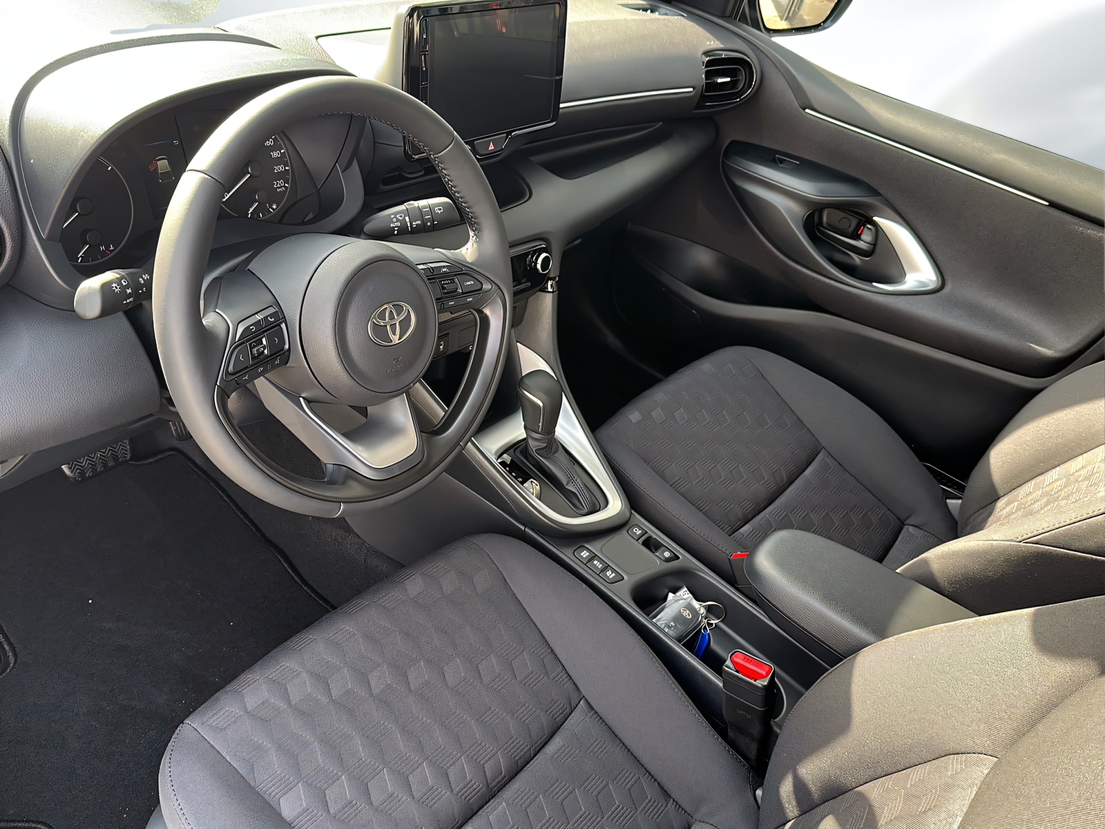 TOYOTA Yaris 1.5 Comfort e-CVT-image-4