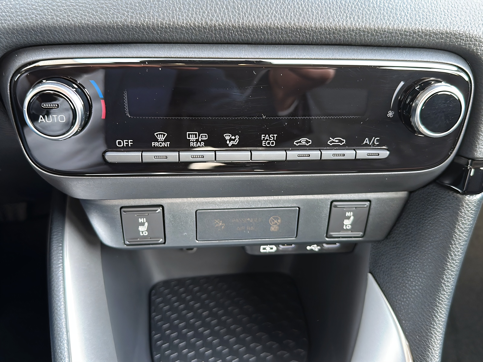 TOYOTA Yaris 1.5 Comfort e-CVT-image-8
