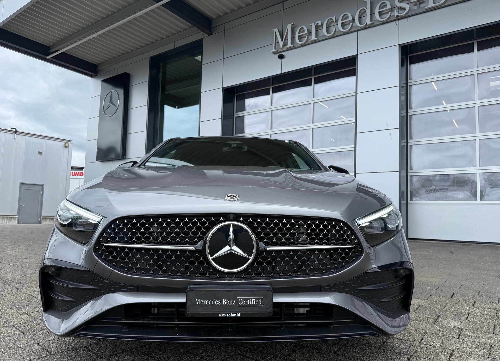 MERCEDES-BENZ A 250 AMG Line 4Matic 8G-DCT-showroom-element-2