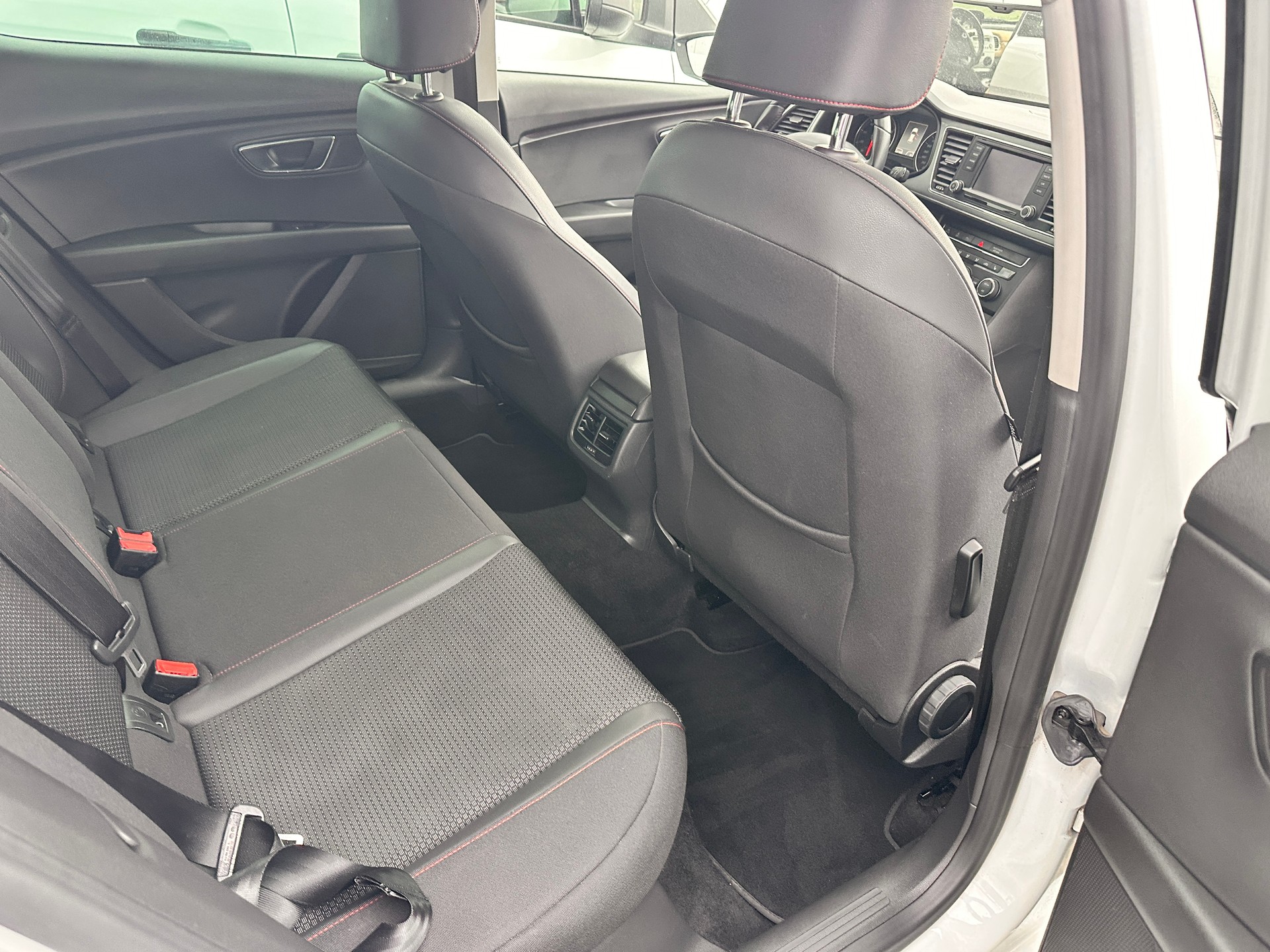 SEAT Leon 1.4 TSI FR-image-14