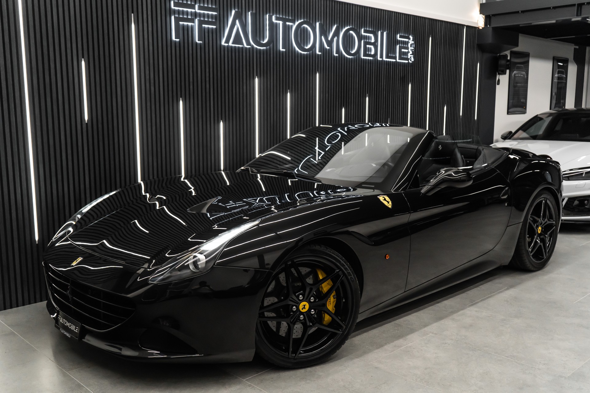 FERRARI California 3.9 V8 T-showroom-element-1