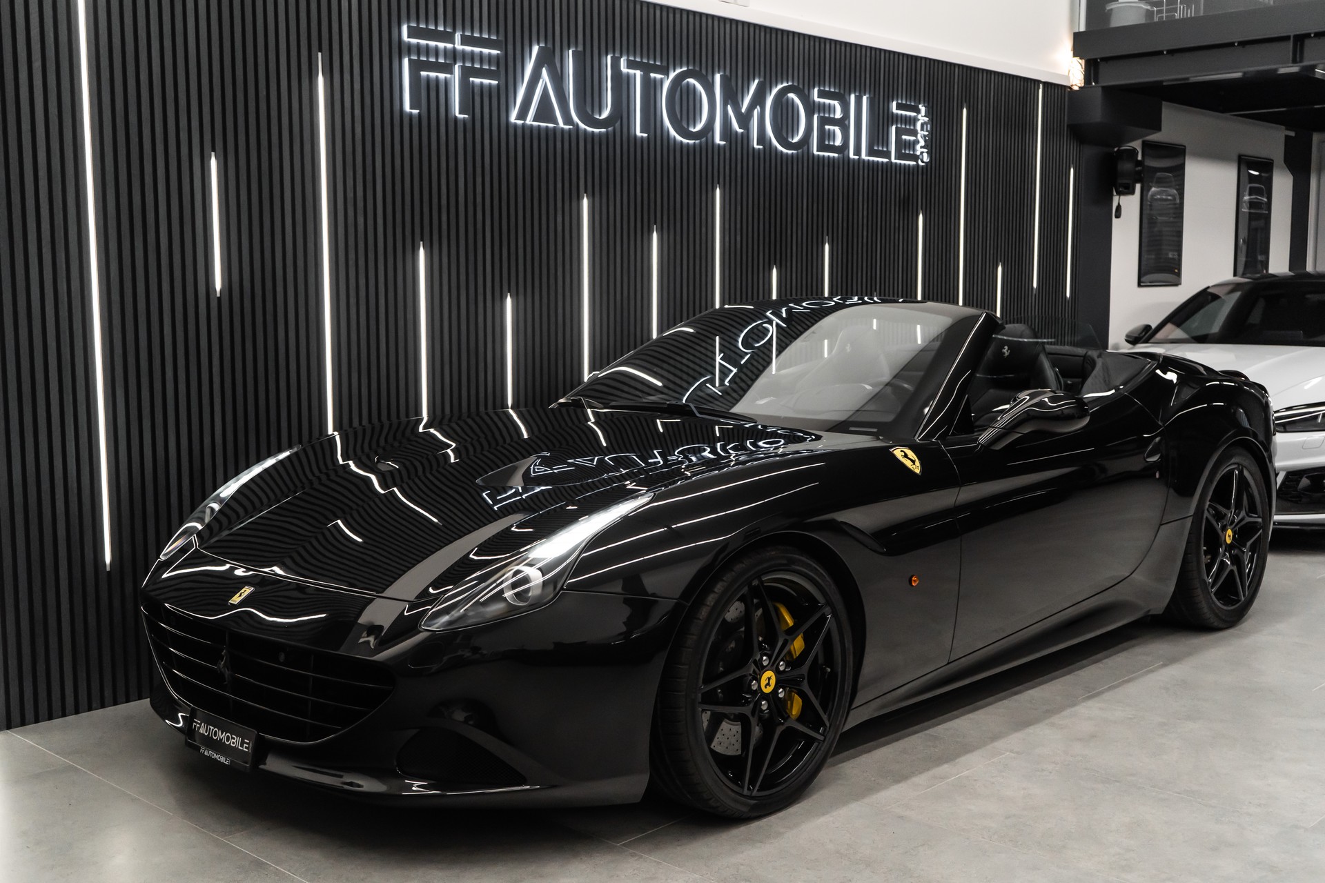 FERRARI California 3.9 V8 T-showroom-element-2