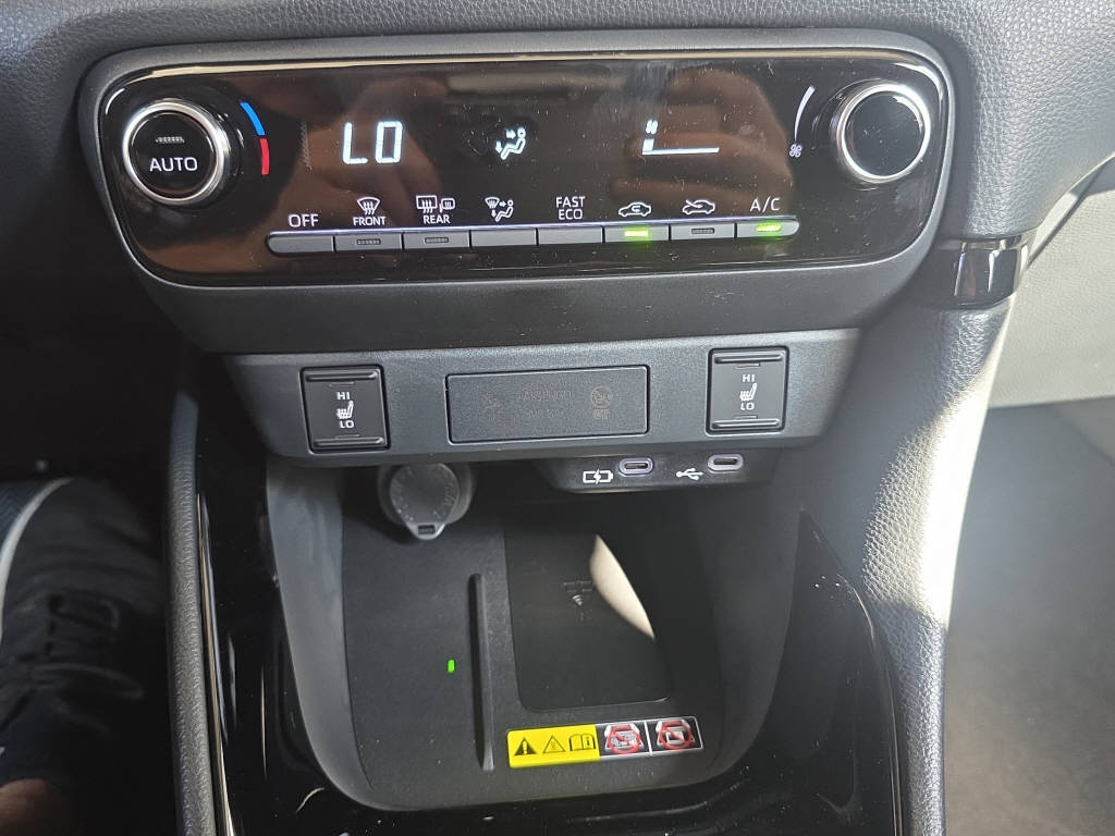 TOYOTA Yaris 1.5 VVT-i HSD Comfort Sport-image-26