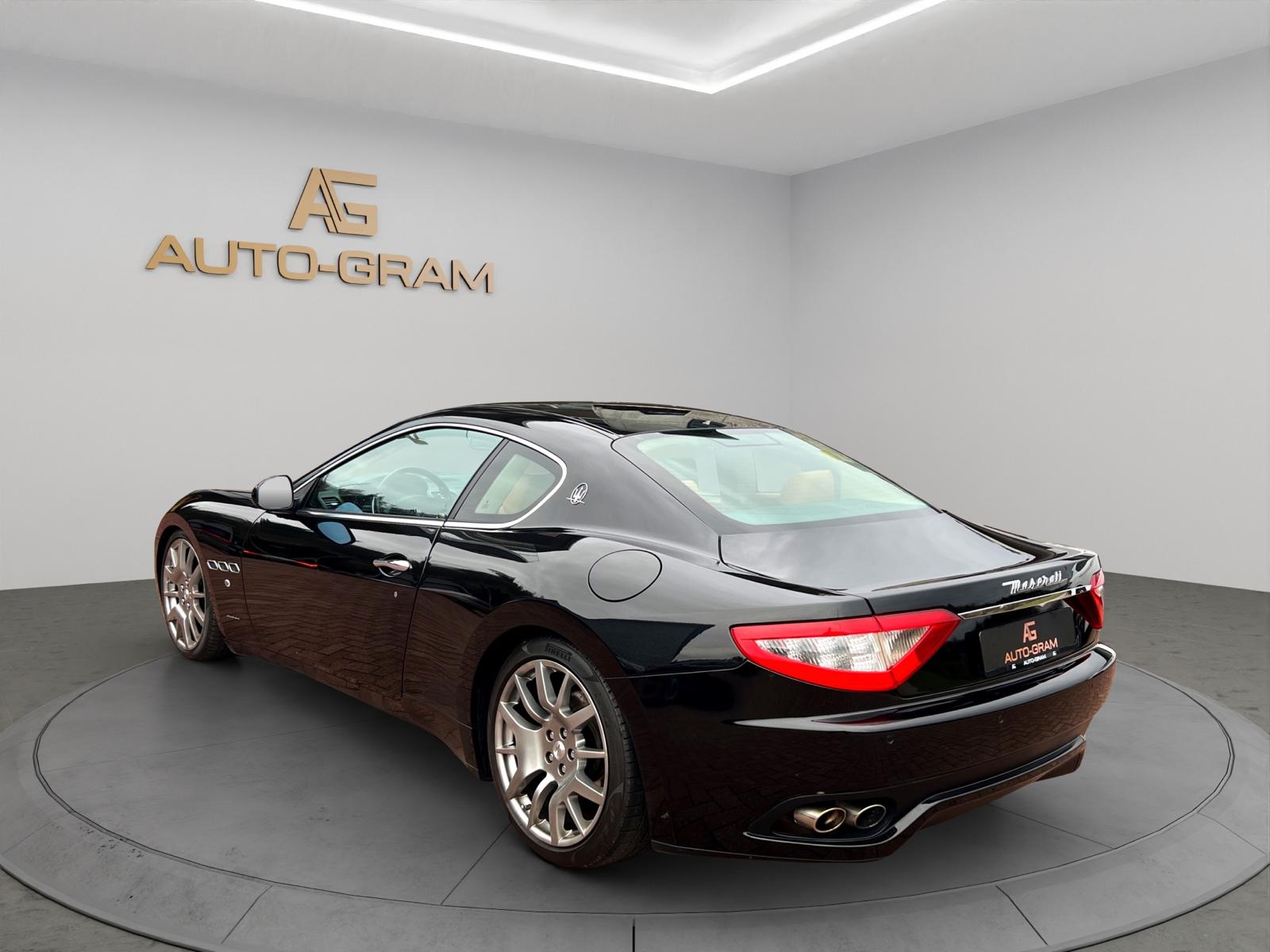 MASERATI GranTurismo Automatica-showroom-element-2