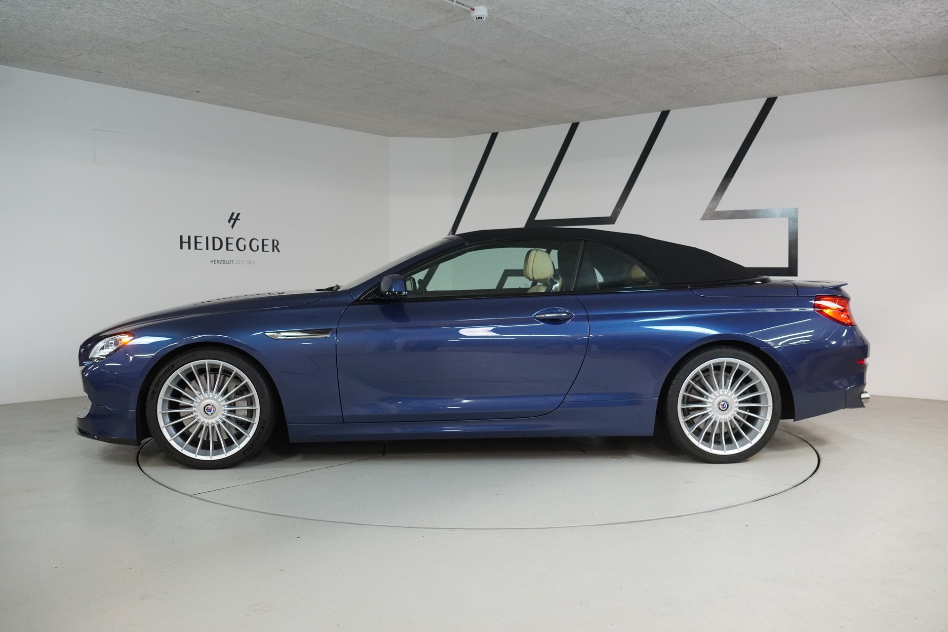 BMW-ALPINA B6 BiTurbo 4.4 V8 Cabrio Switch-Tronic-showroom-element-3