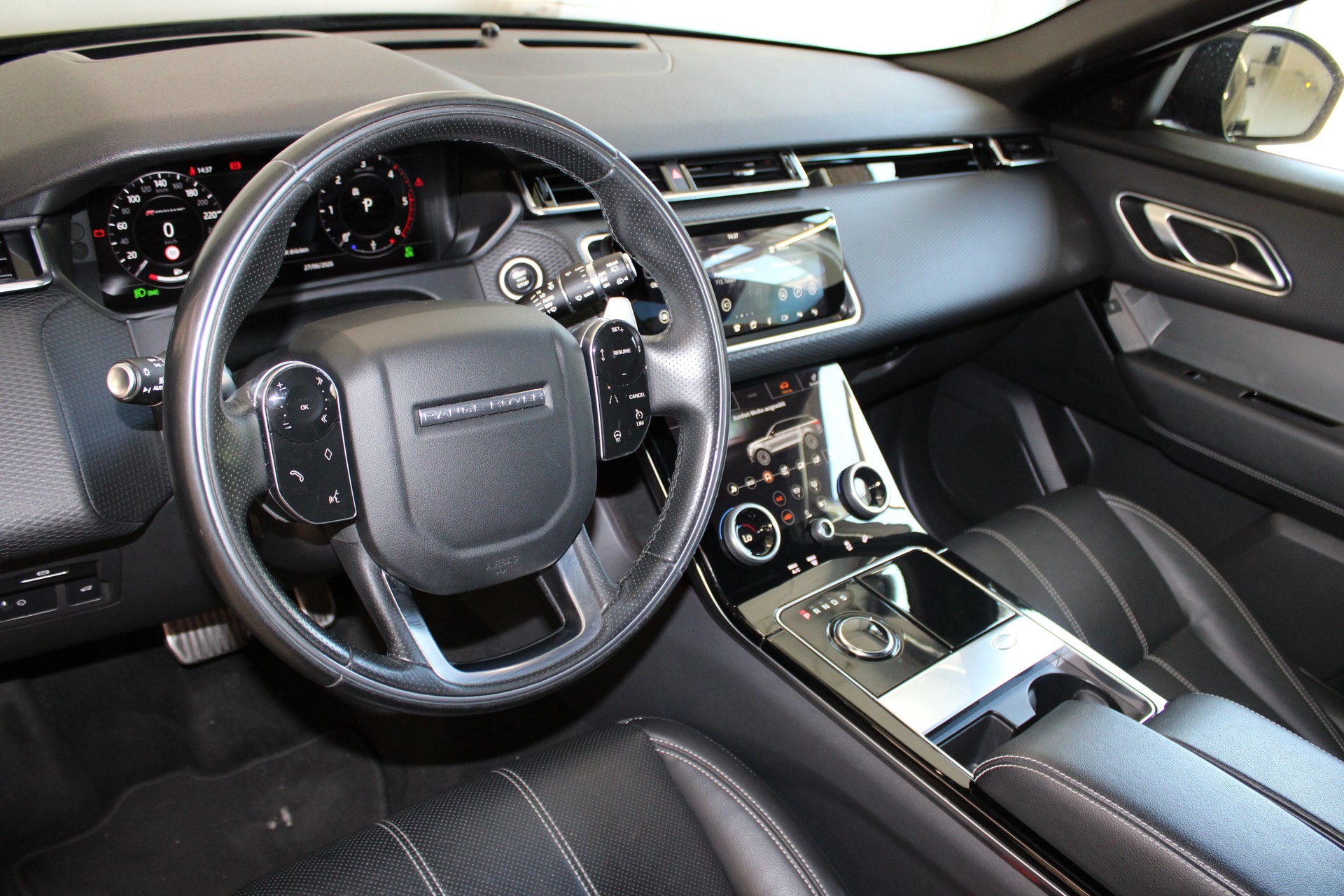 LAND ROVER Range Rover Velar R-Dynamic D 300 Automatic-image-10