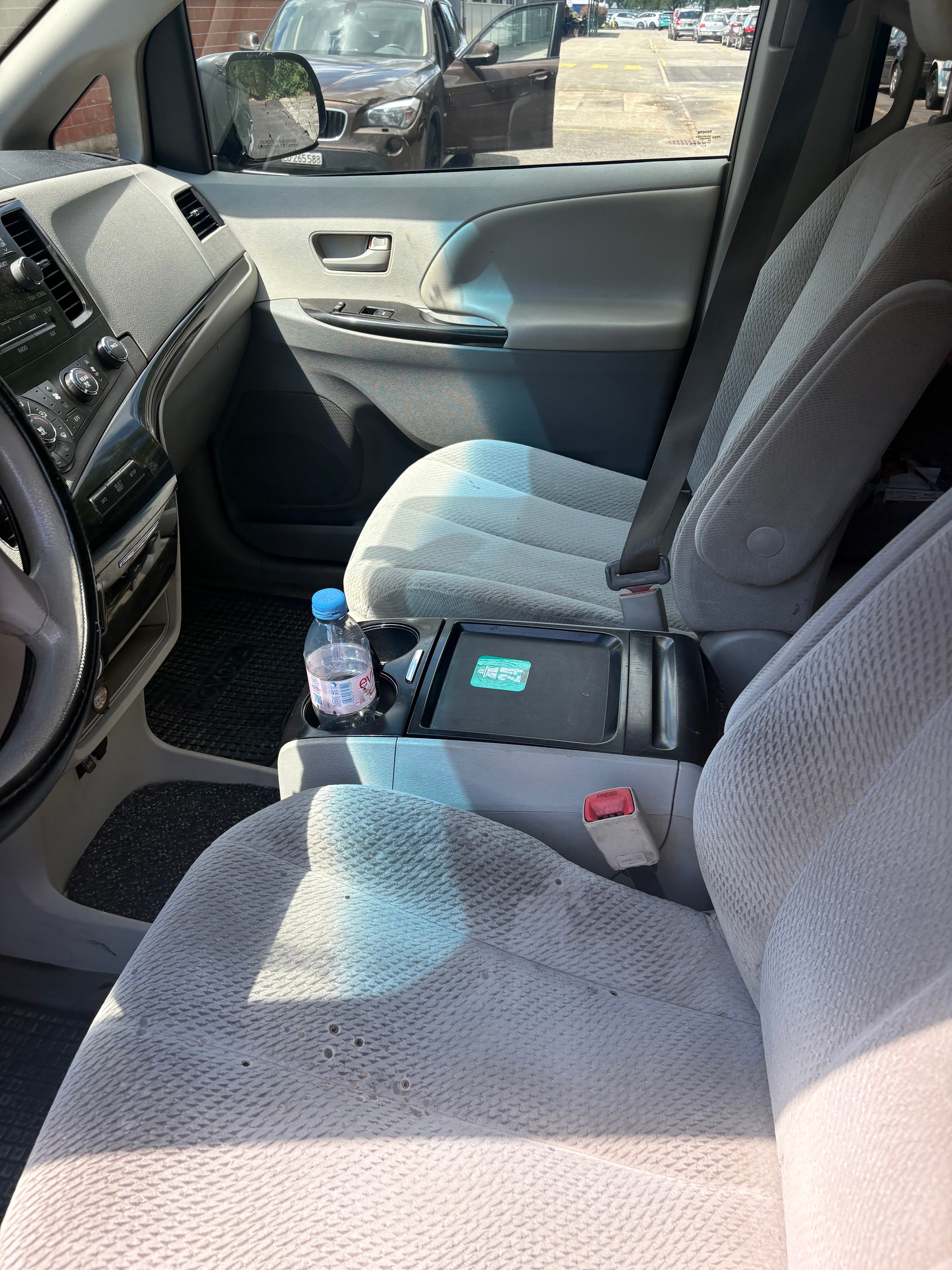 TOYOTA Sienna-image-10