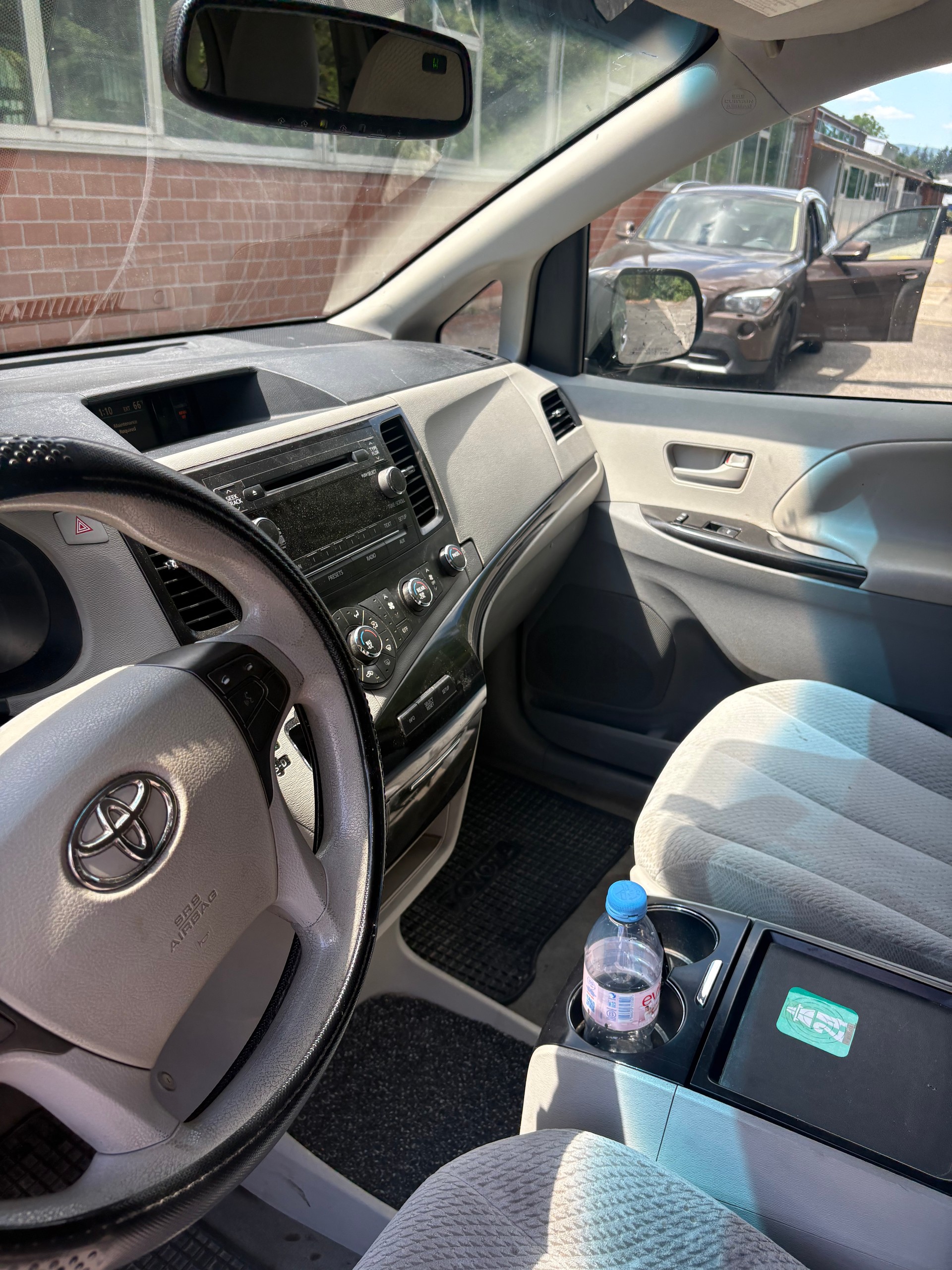 TOYOTA Sienna-image-11