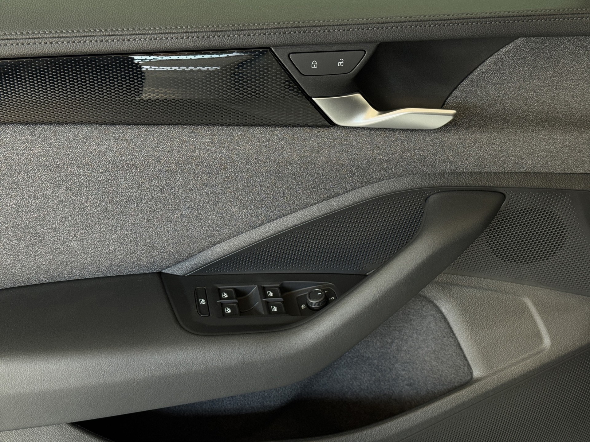 VW Passat Variant 1.5 eTSI DSG "RF.-Kamera-ACC"-image-8