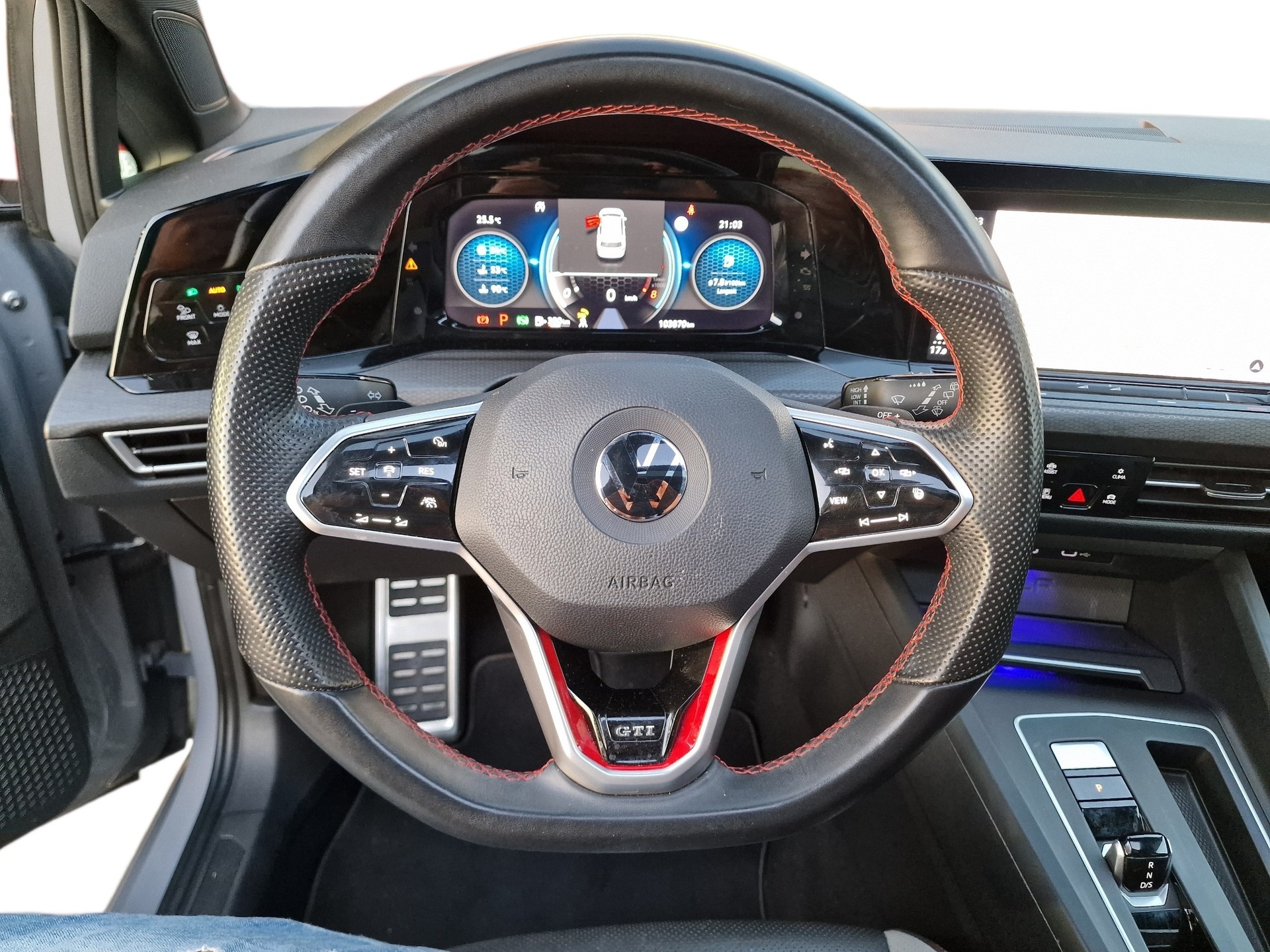 VW Golf 2.0 TSI GTI Clubsport DSG 8x19" Pano Headup-image-13