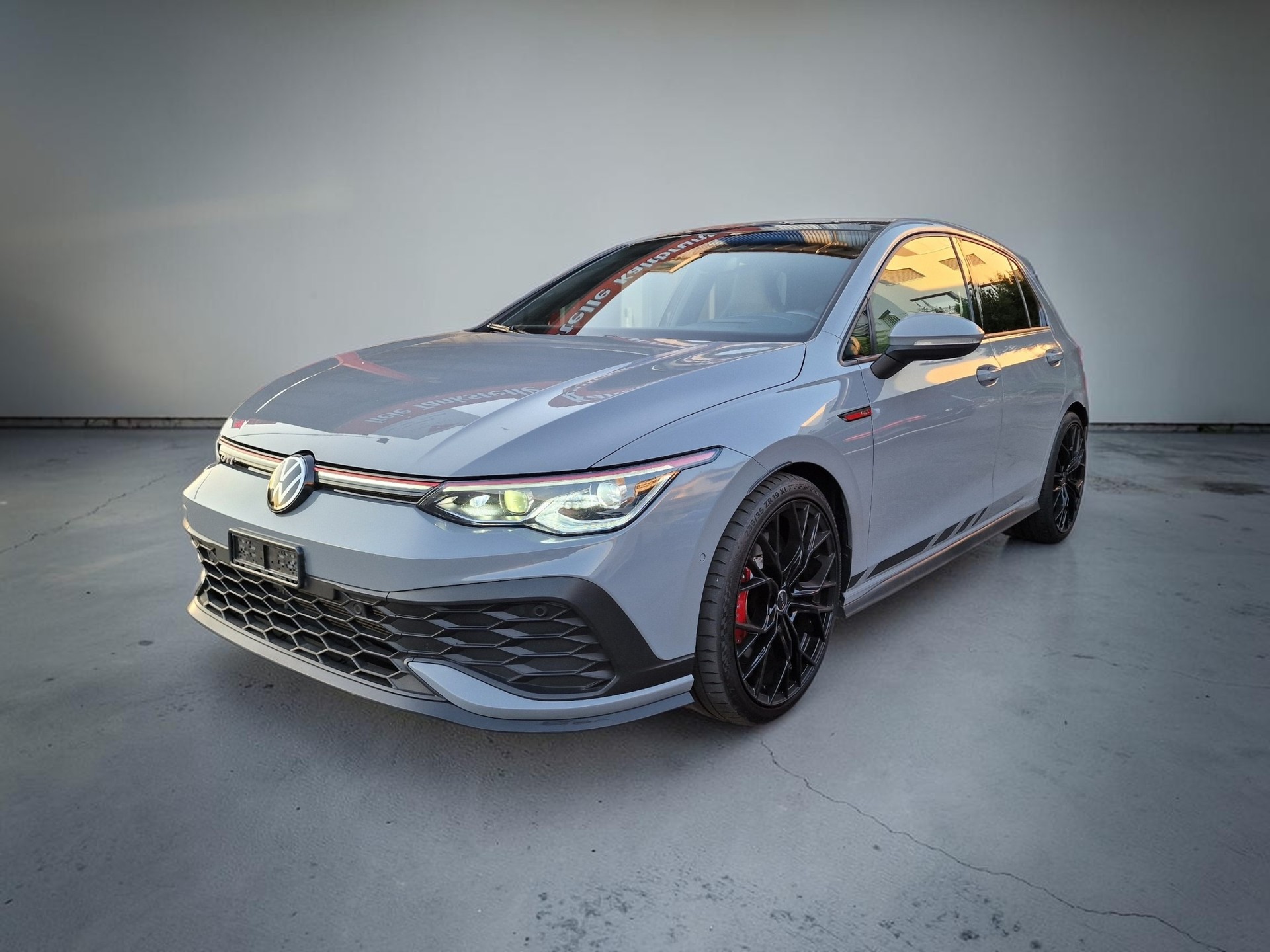 VW Golf 2.0 TSI GTI Clubsport DSG 8x19" Pano Headup-showroom-element-3