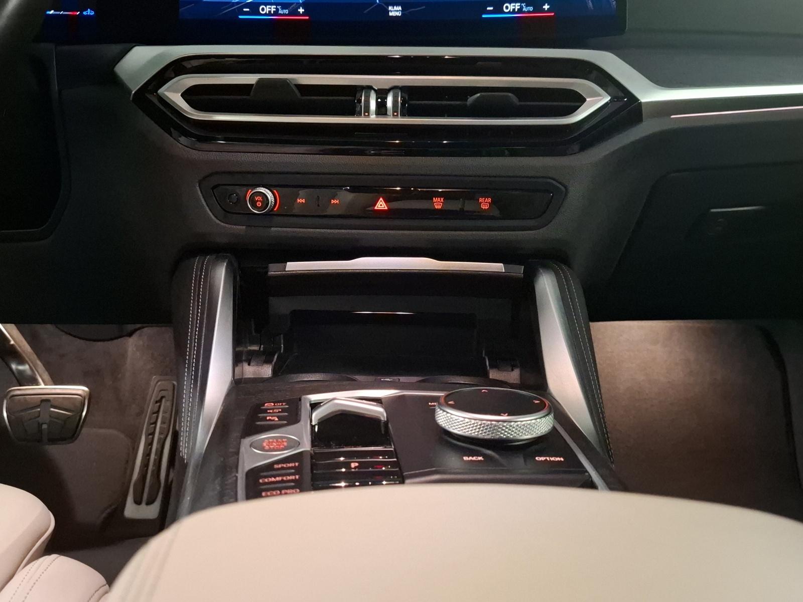 BMW M440i xDrive Cabrio-image-11