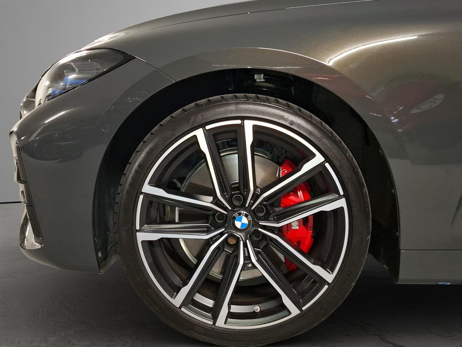 BMW M440i xDrive Cabrio-image-4