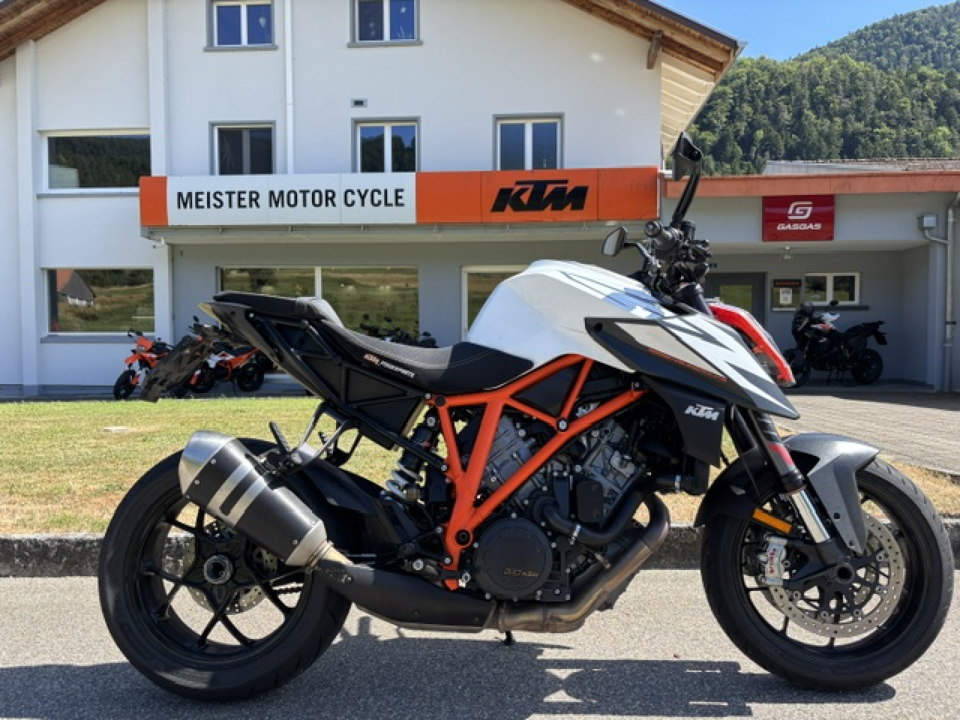 KTM 1290 Super Duke R-image-0